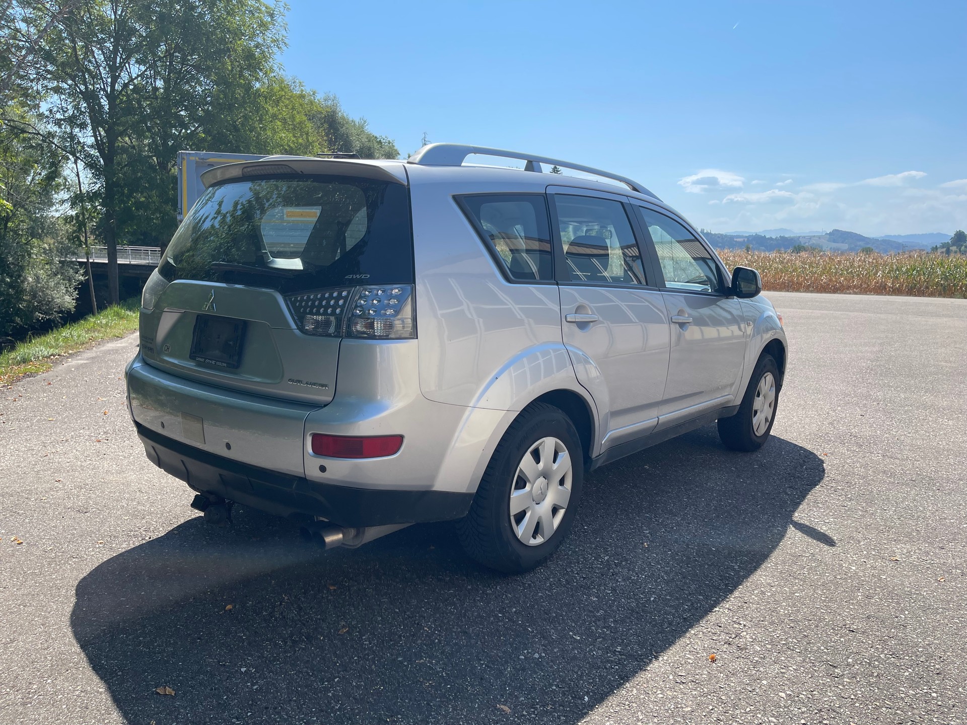 MITSUBISHI Outlander 2.0 DID Instyle 4WD-image-4