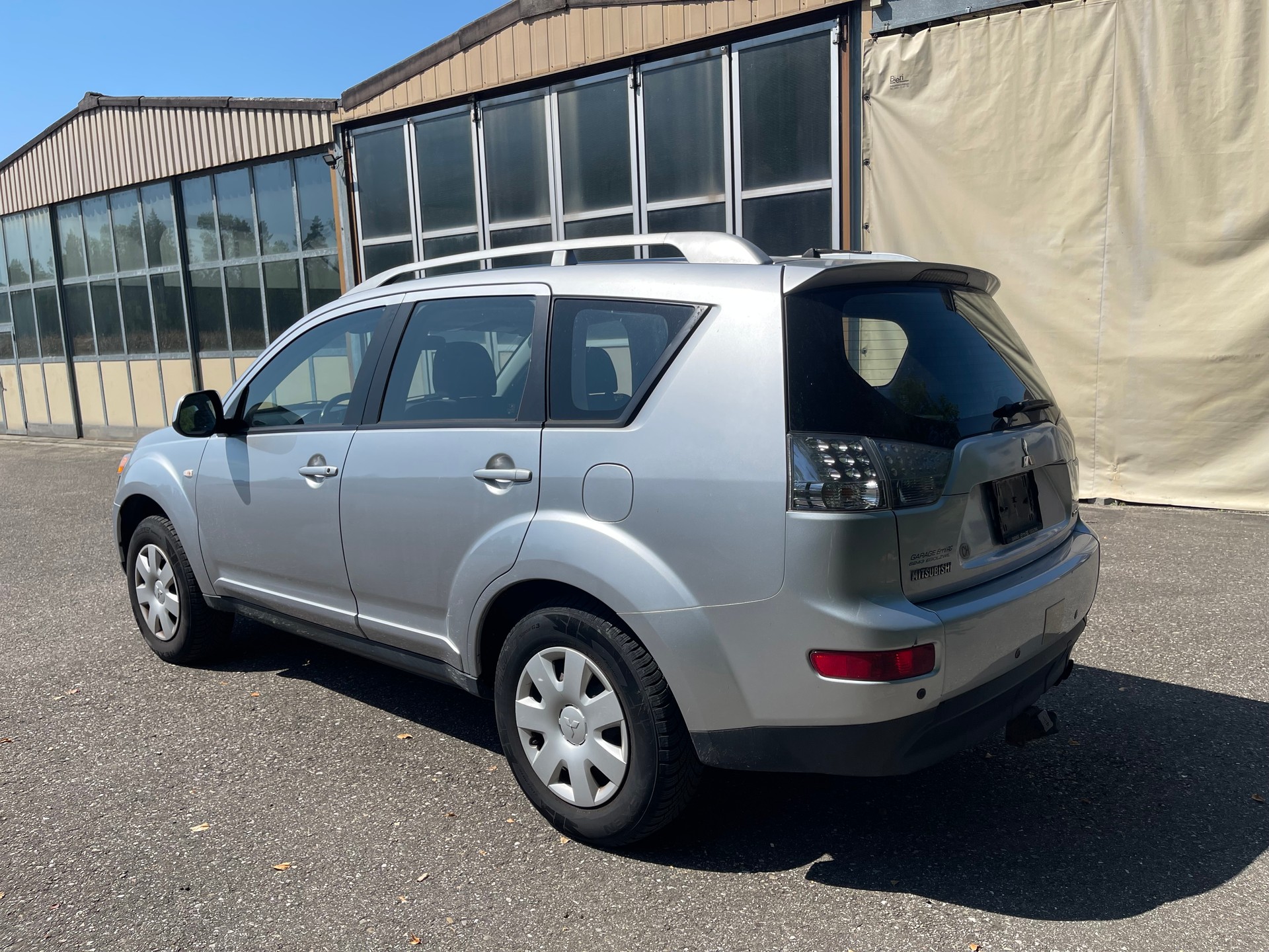 MITSUBISHI Outlander 2.0 DID Instyle 4WD-image-2