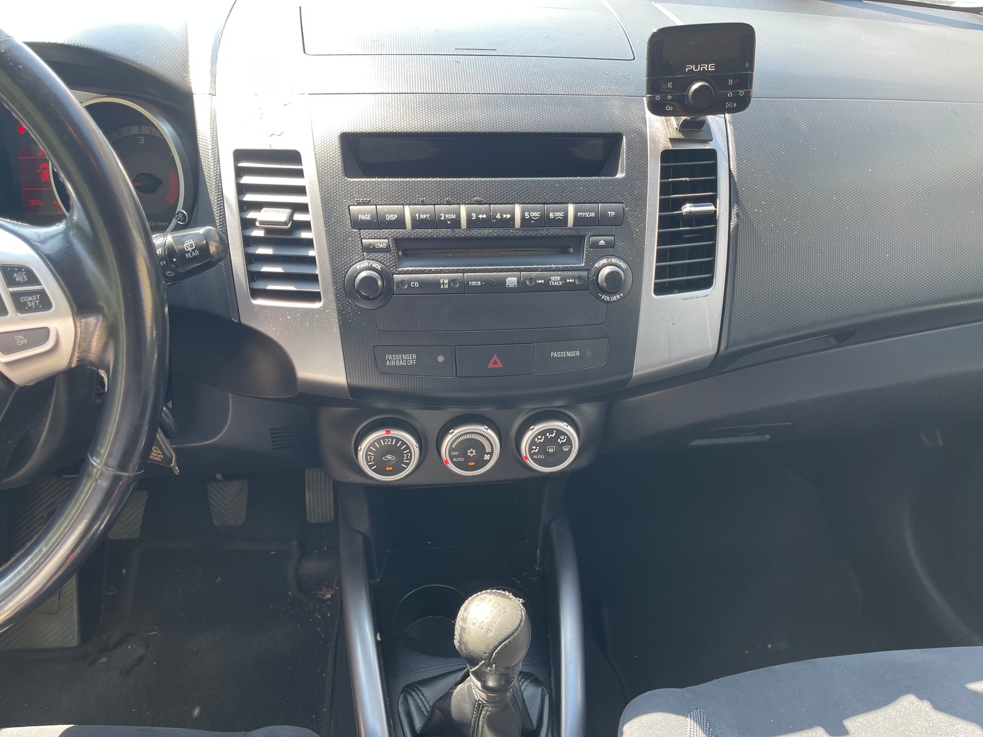 MITSUBISHI Outlander 2.0 DID Instyle 4WD-image-8