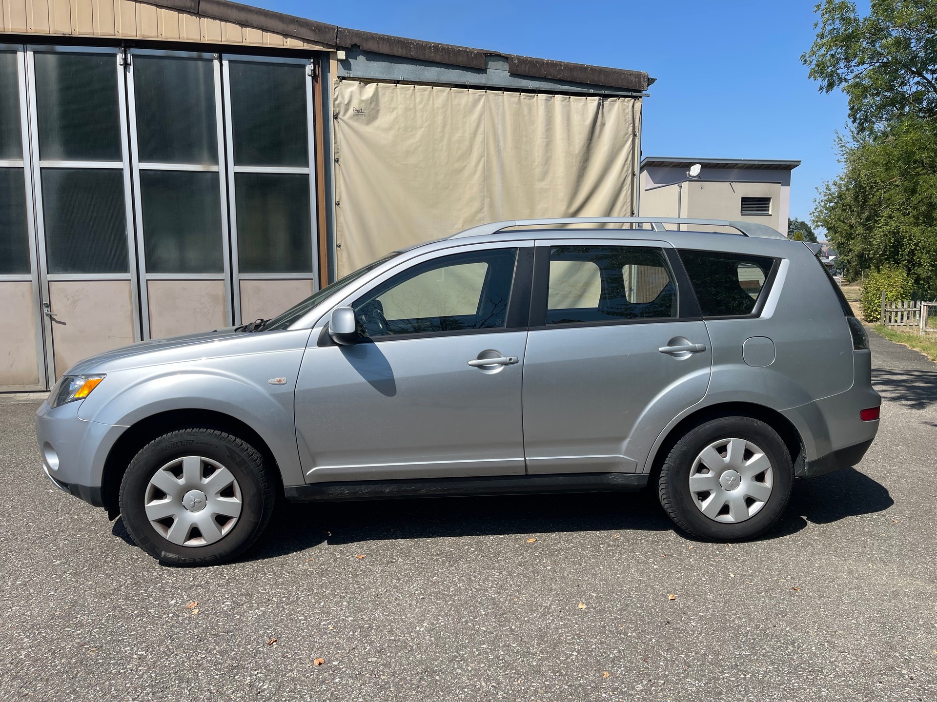 MITSUBISHI Outlander 2.0 DID Instyle 4WD-image-1