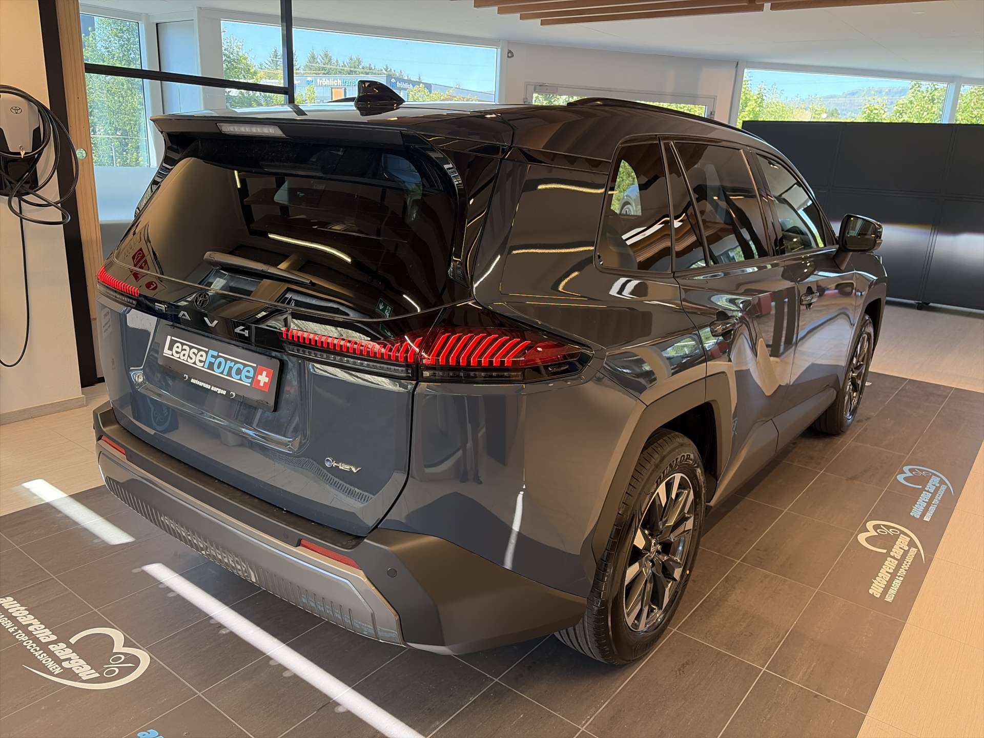 TOYOTA RAV-4 2.5 HSD Trend e-CVT AWD NEUES MODELL Automat-showroom-element-2
