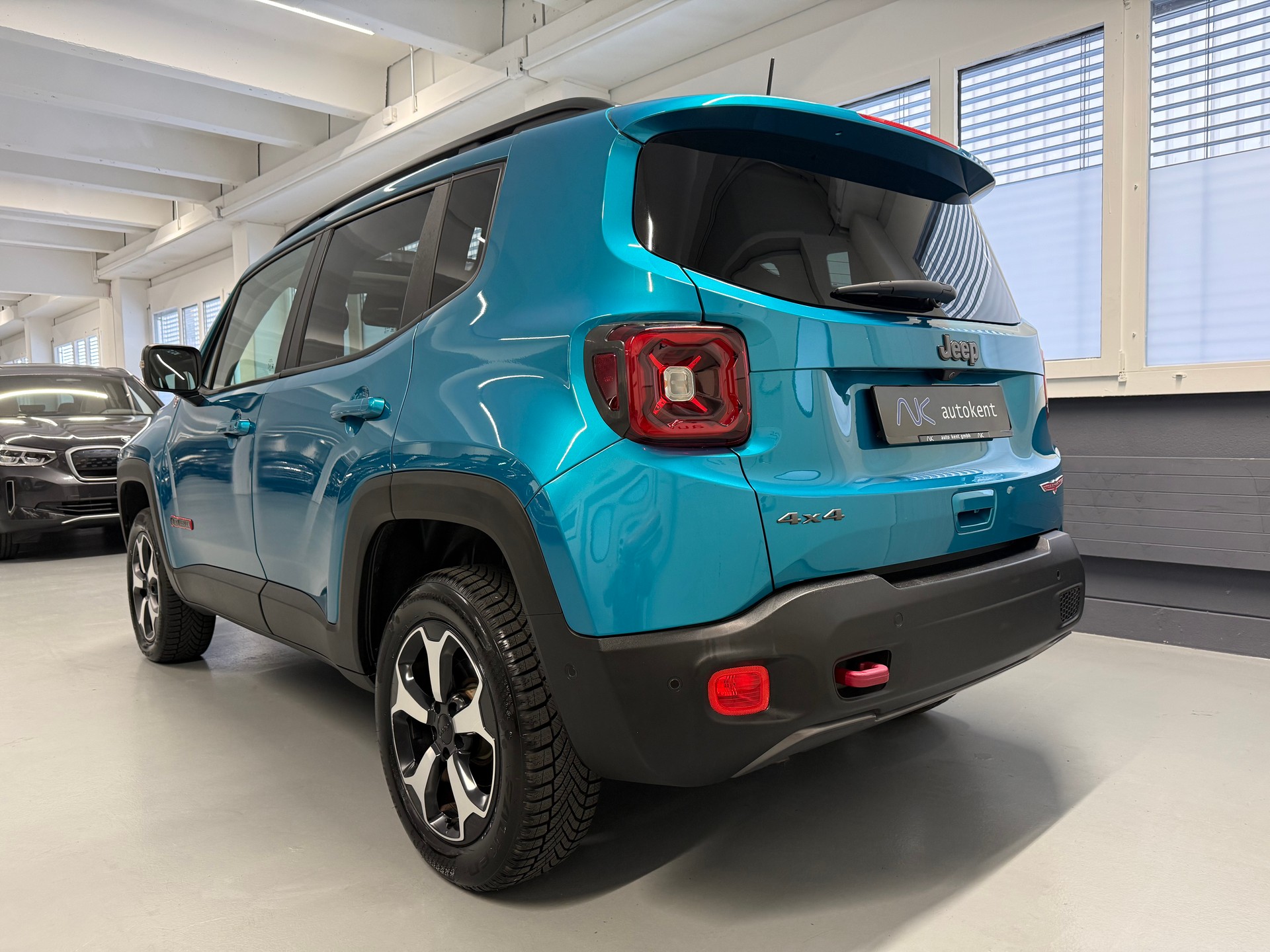 JEEP Renegade 2.0 MJ Trailhawk AWD + Low Range 9ATX-showroom-element-3