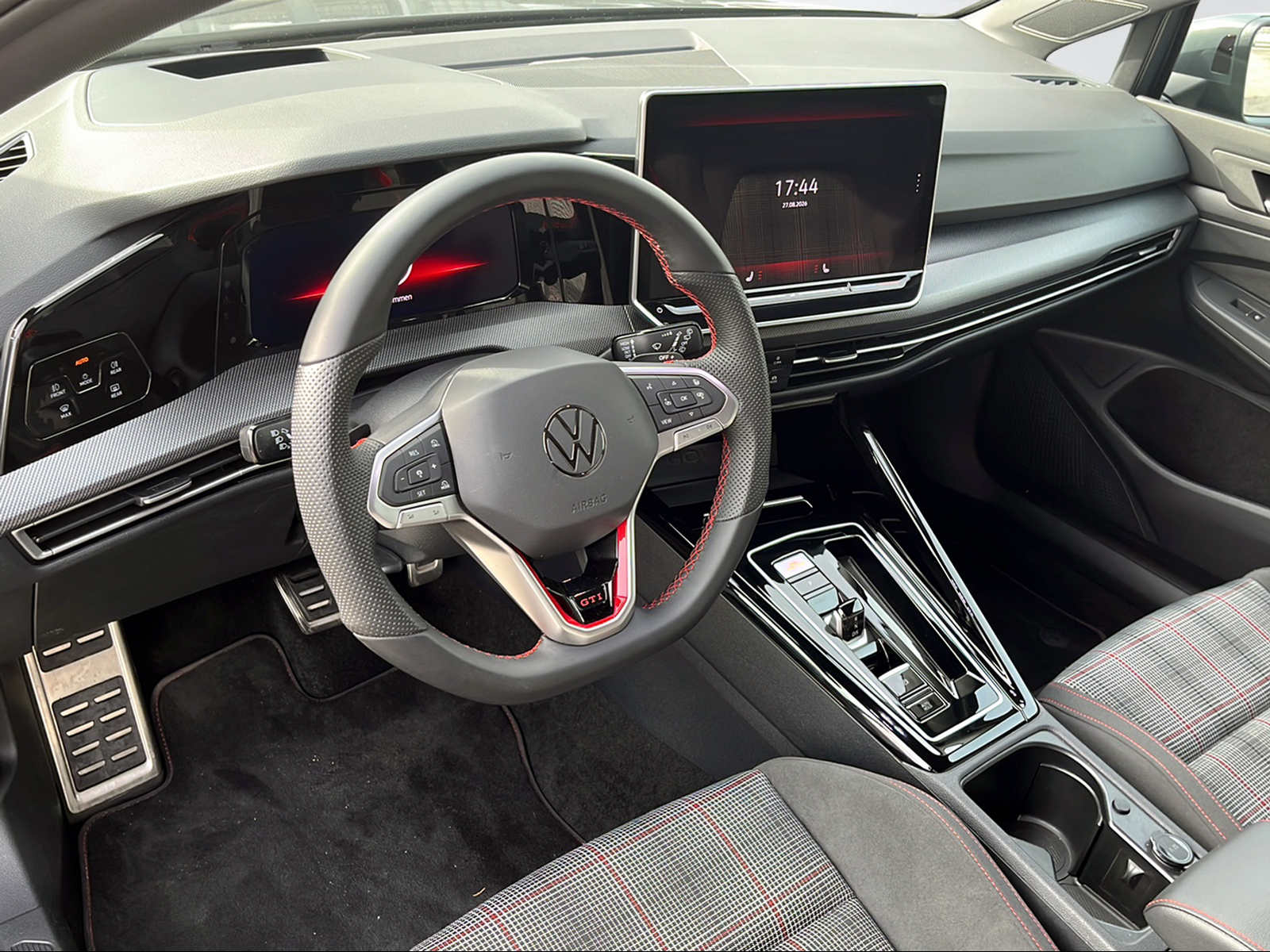 VW Golf VIII 2.0 TSI GTI DSG-image-9