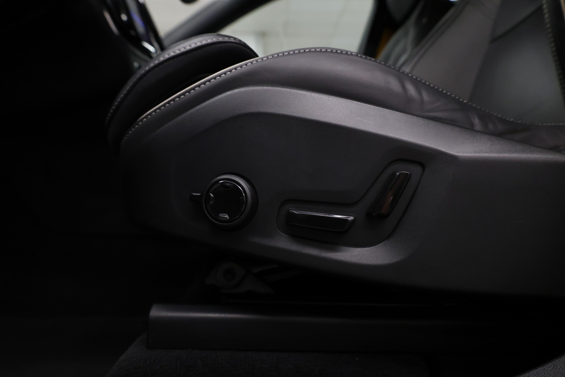 VOLVO XC60 2.0 T8 TE Polestar eAWD-image-27