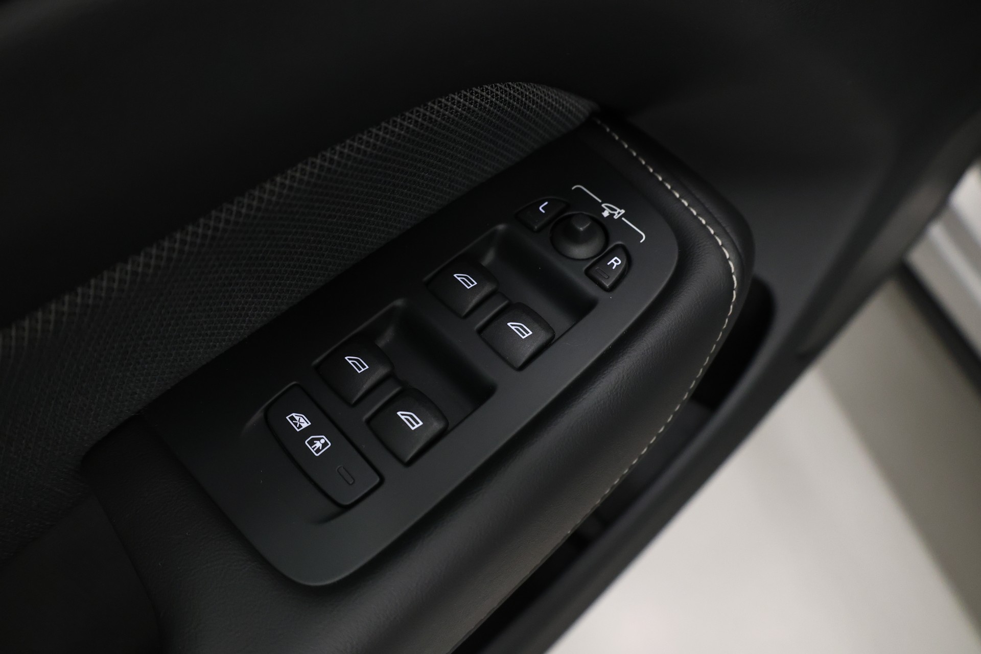 VOLVO XC60 2.0 T8 TE Polestar eAWD-image-23