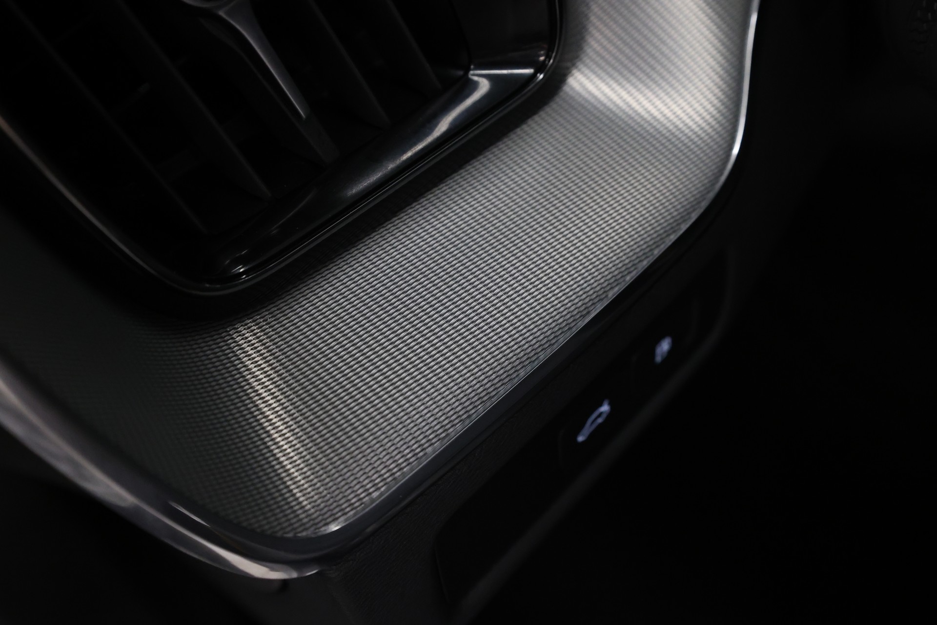VOLVO XC60 2.0 T8 TE Polestar eAWD-image-25