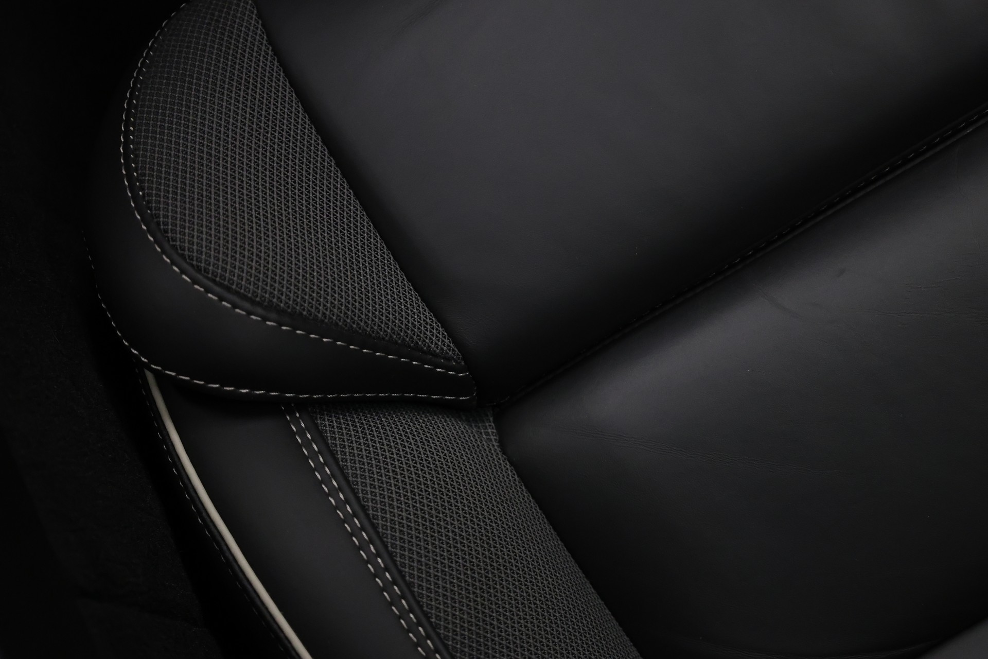 VOLVO XC60 2.0 T8 TE Polestar eAWD-image-32