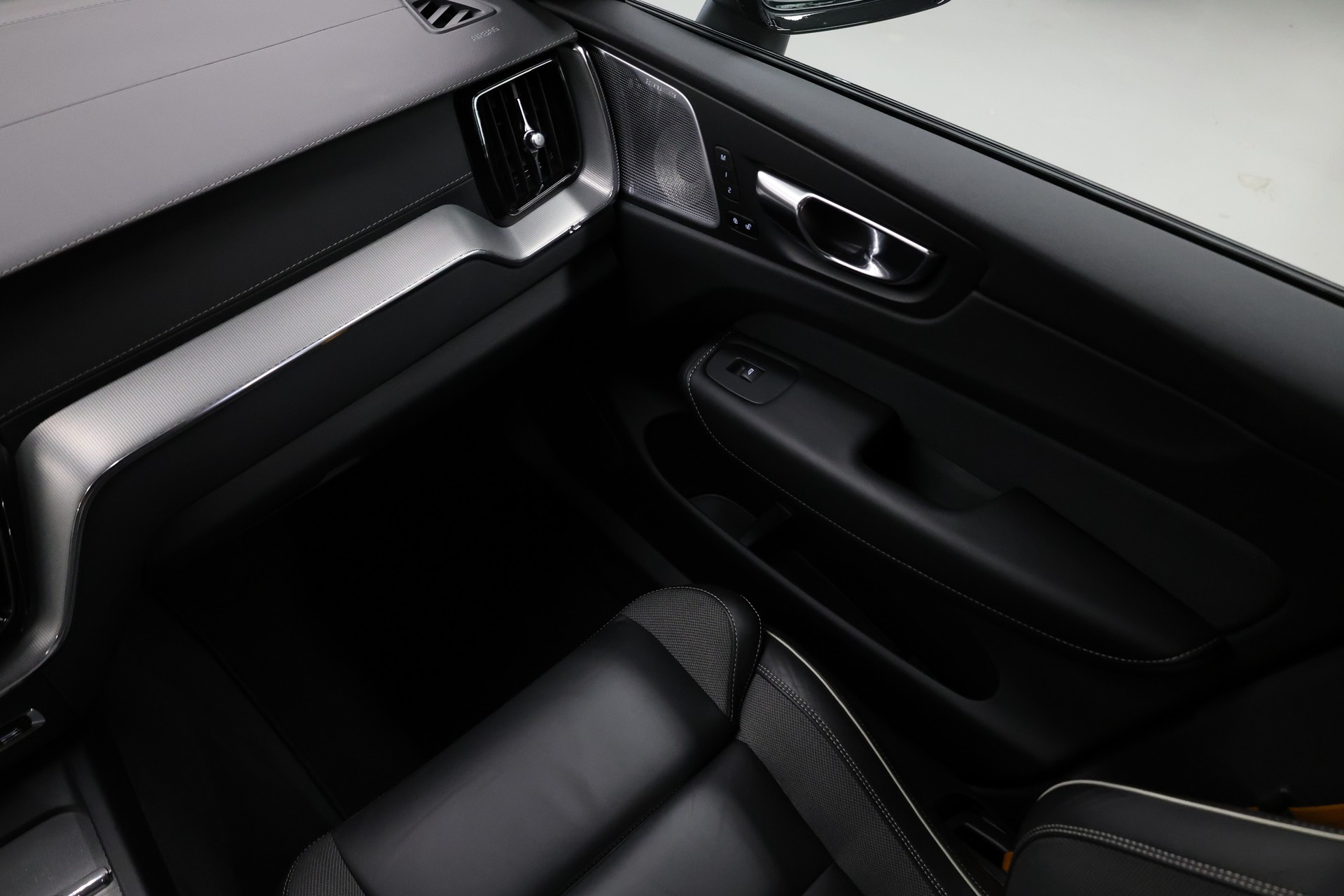VOLVO XC60 2.0 T8 TE Polestar eAWD-image-22