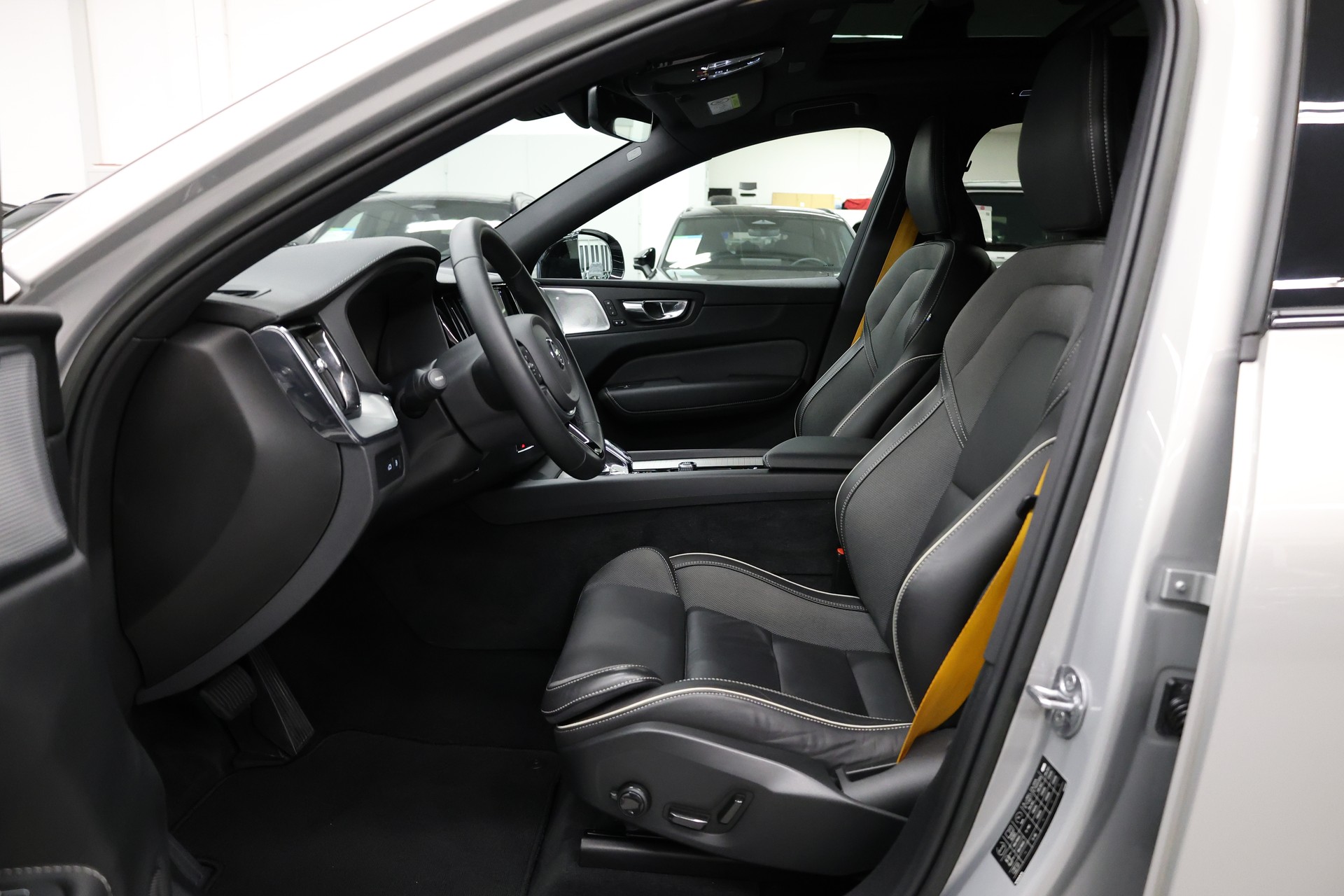 VOLVO XC60 2.0 T8 TE Polestar eAWD-image-16