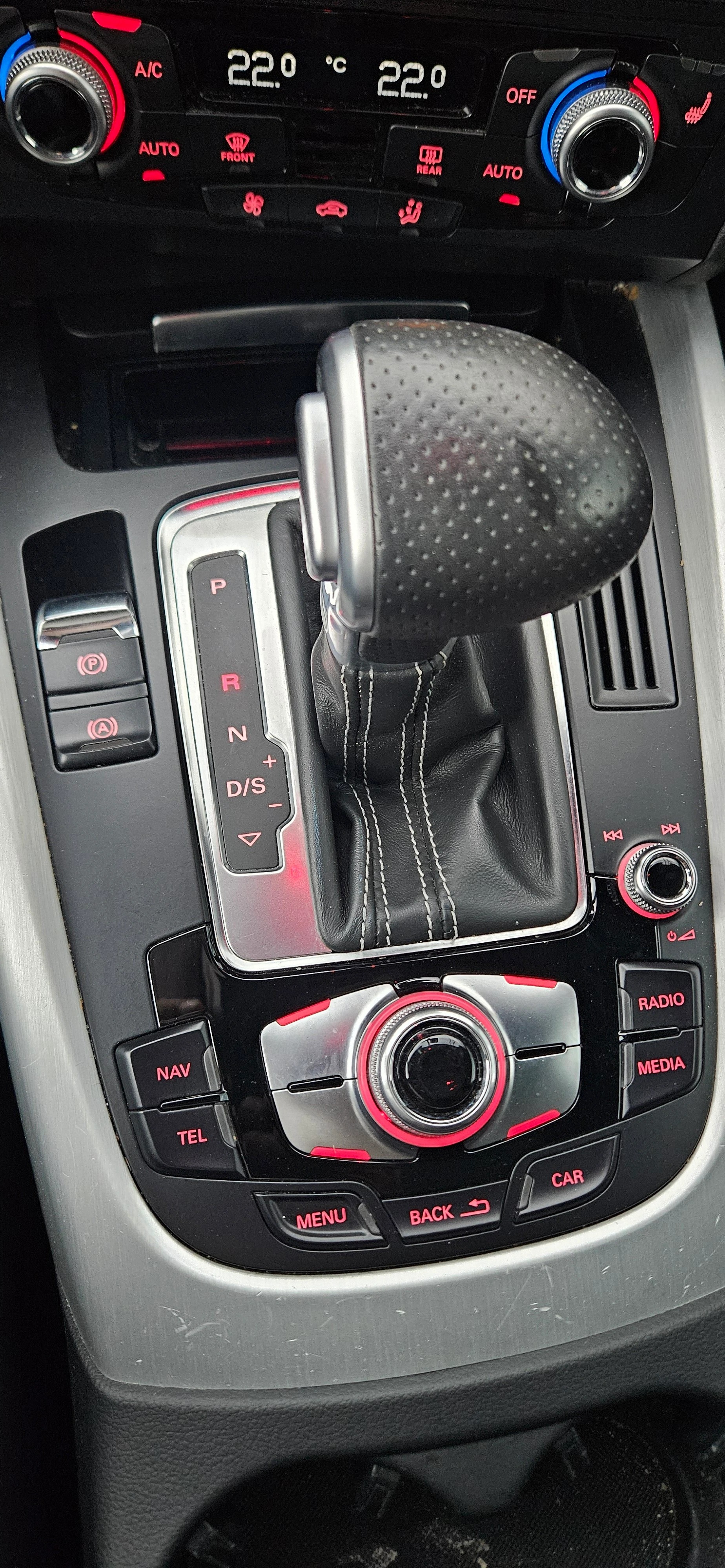 AUDI Q5 2.0 TDI quattro S-tronic-image-13