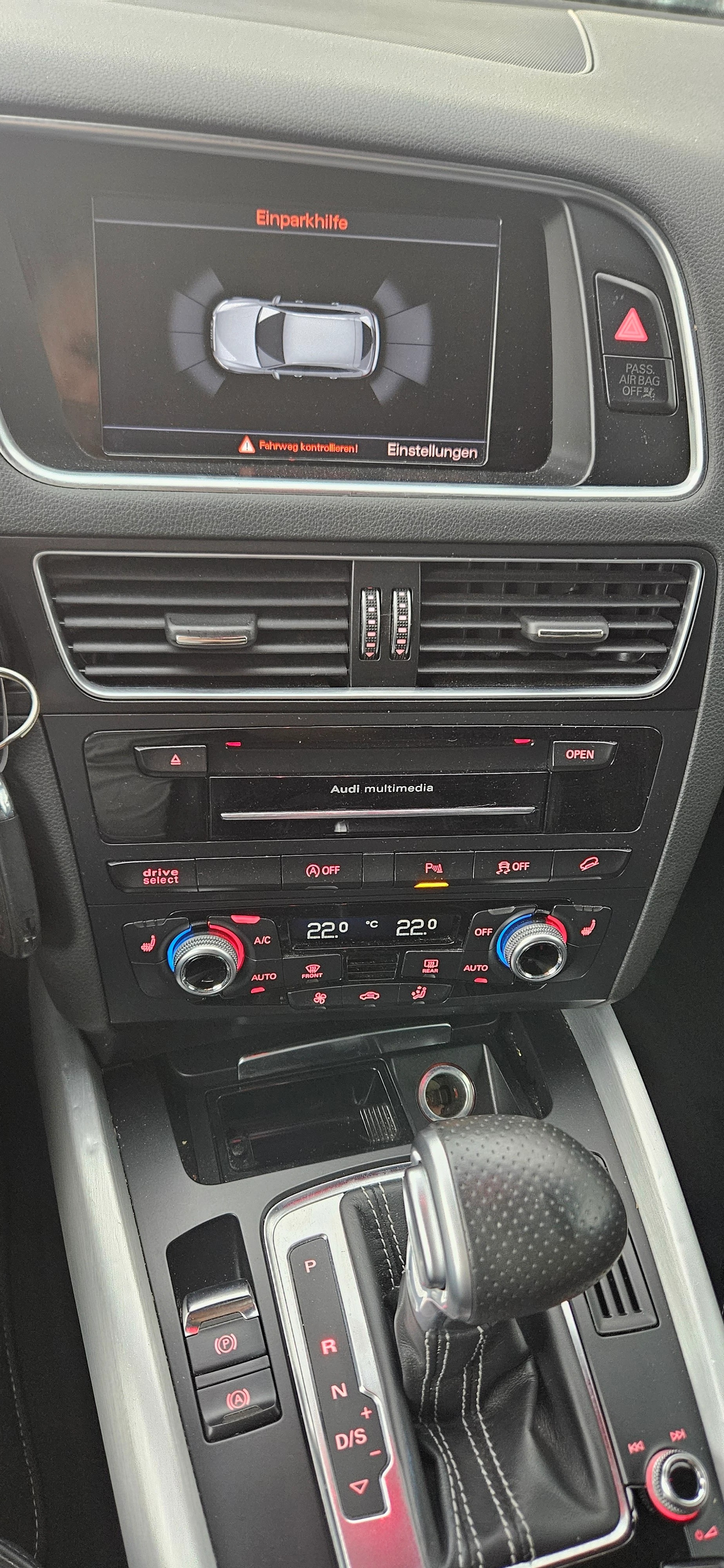 AUDI Q5 2.0 TDI quattro S-tronic-image-12