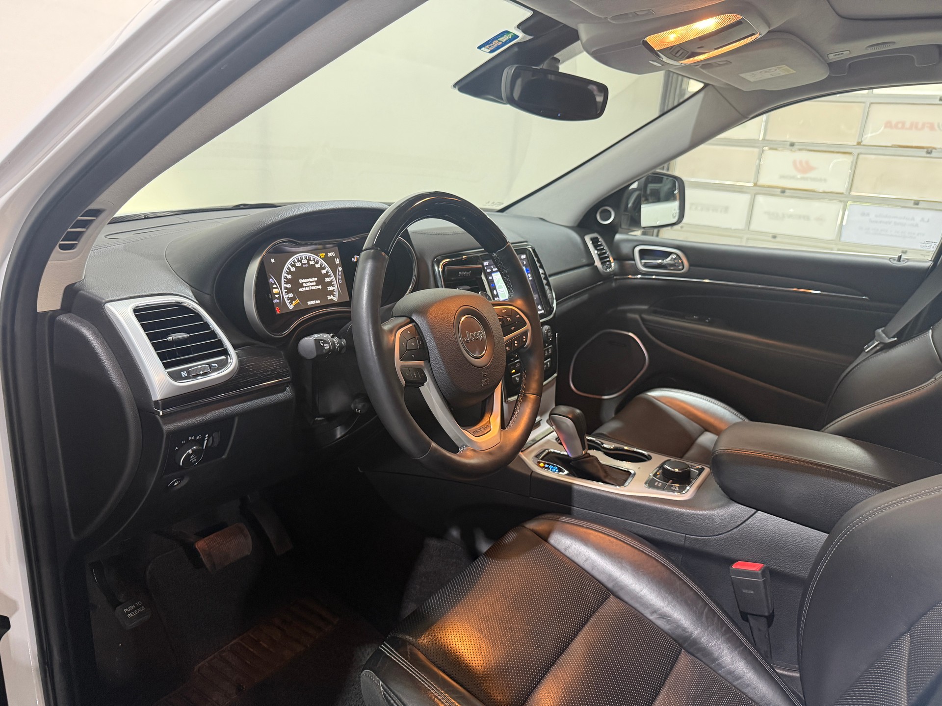 JEEP Grand Cherokee 3.0 CRD Summit Automatic-image-13