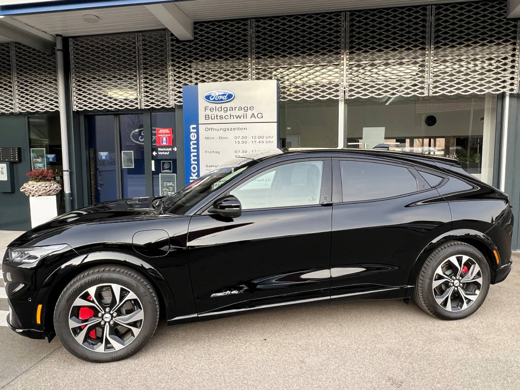 FORD Mustang Mach-E Extended Premium AWD-showroom-element-3