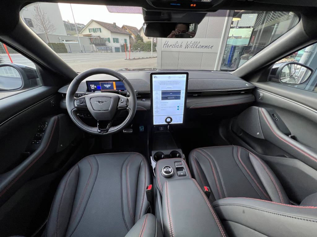 FORD Mustang Mach-E Extended Premium AWD-image-15