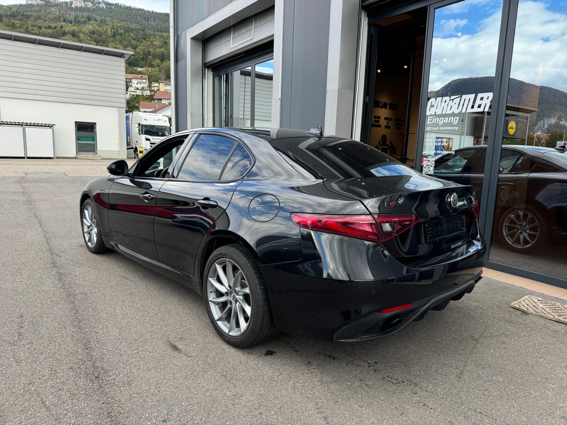 ALFA ROMEO Giulia 2.2 JTDM Veloce Q4 Automatic-image-4