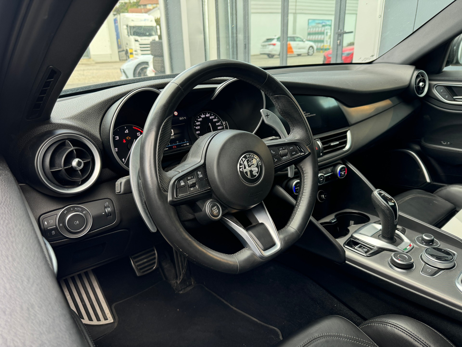 ALFA ROMEO Giulia 2.2 JTDM Veloce Q4 Automatic-image-6