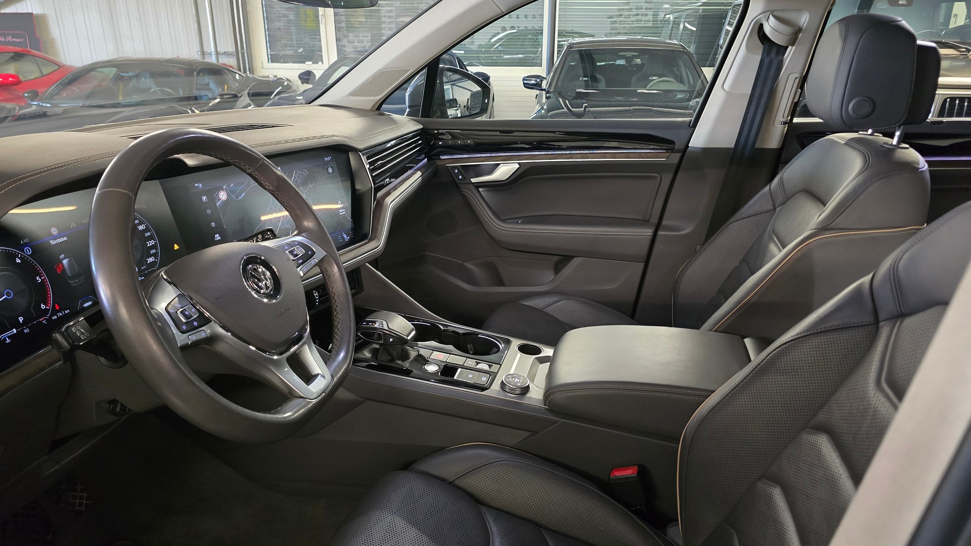 VW Touareg 3.0 TDI Elegance Tiptronic-image-12