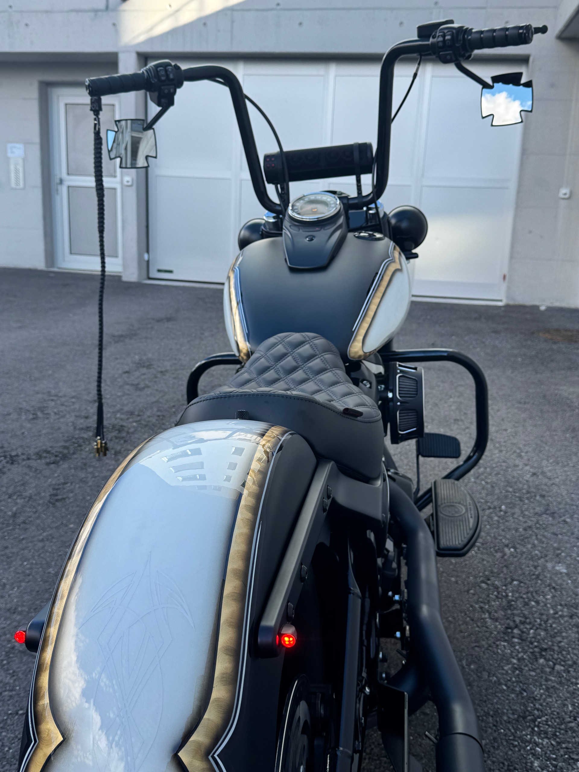 HARLEY-DAVIDSON FXST Softail 107 Chicano im Clubstyle-image-10