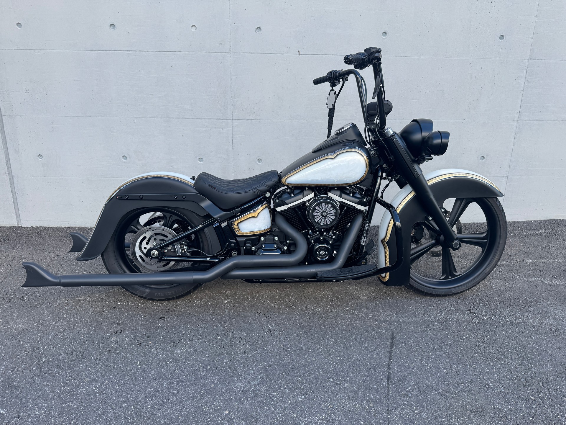 HARLEY-DAVIDSON FXST Softail 107 Chicano im Clubstyle-image-11