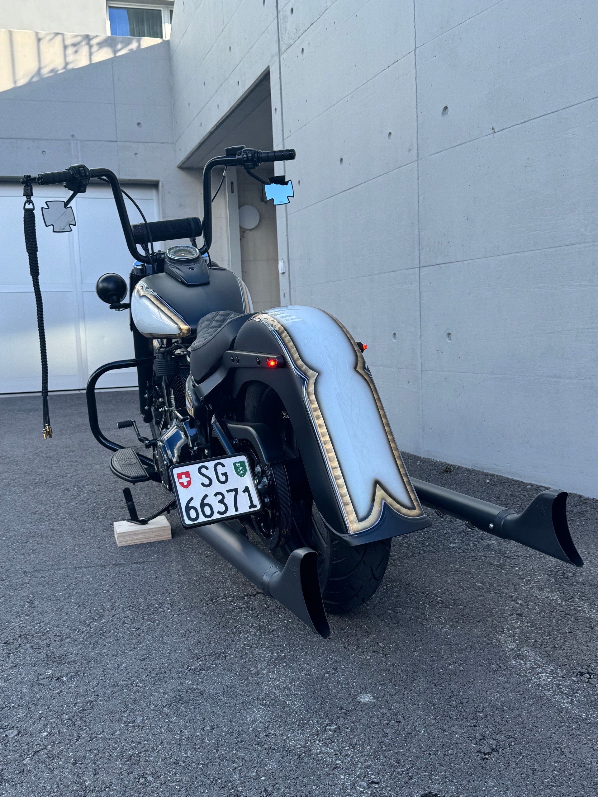 HARLEY-DAVIDSON FXST Softail 107 Chicano im Clubstyle-image-8