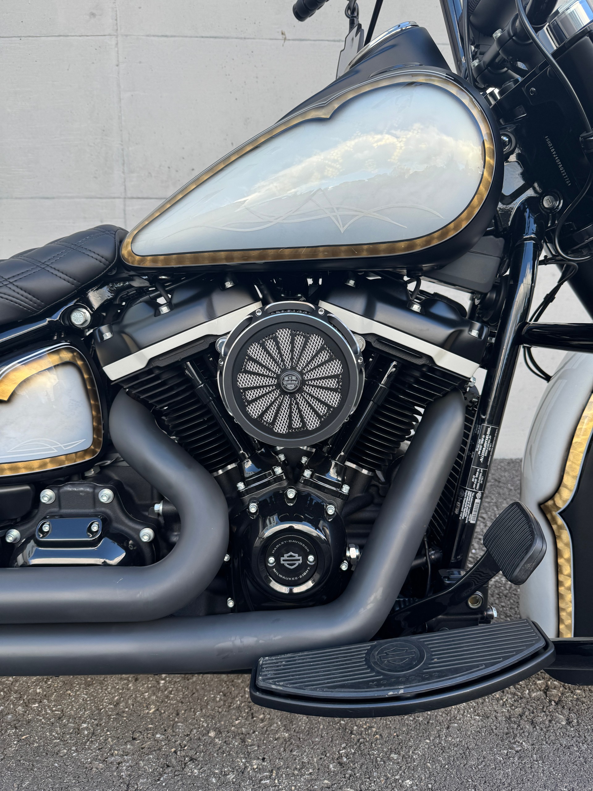 HARLEY-DAVIDSON FXST Softail 107 Chicano im Clubstyle-image-15