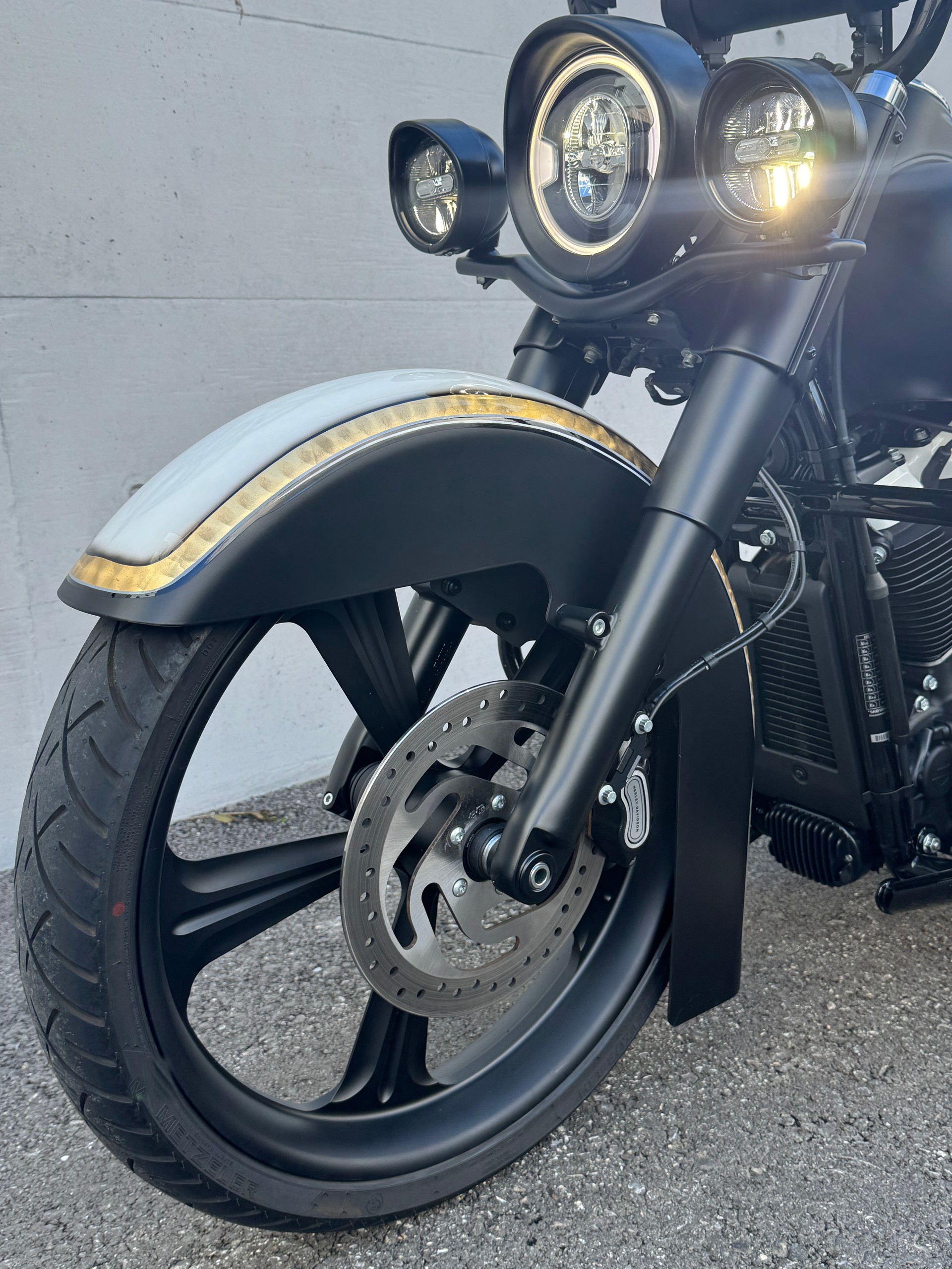 HARLEY-DAVIDSON FXST Softail 107 Chicano im Clubstyle-image-7