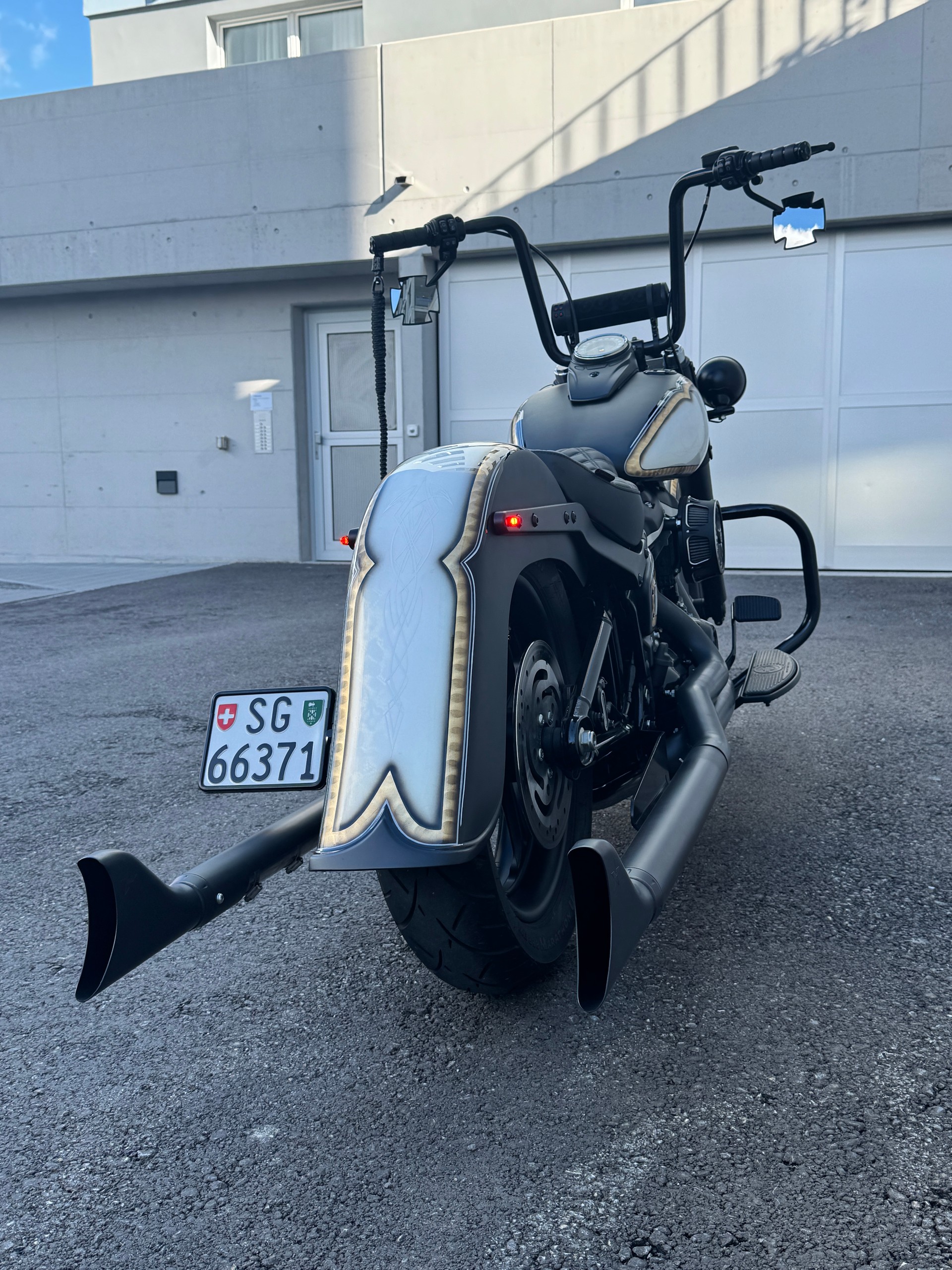 HARLEY-DAVIDSON FXST Softail 107 Chicano im Clubstyle-image-9
