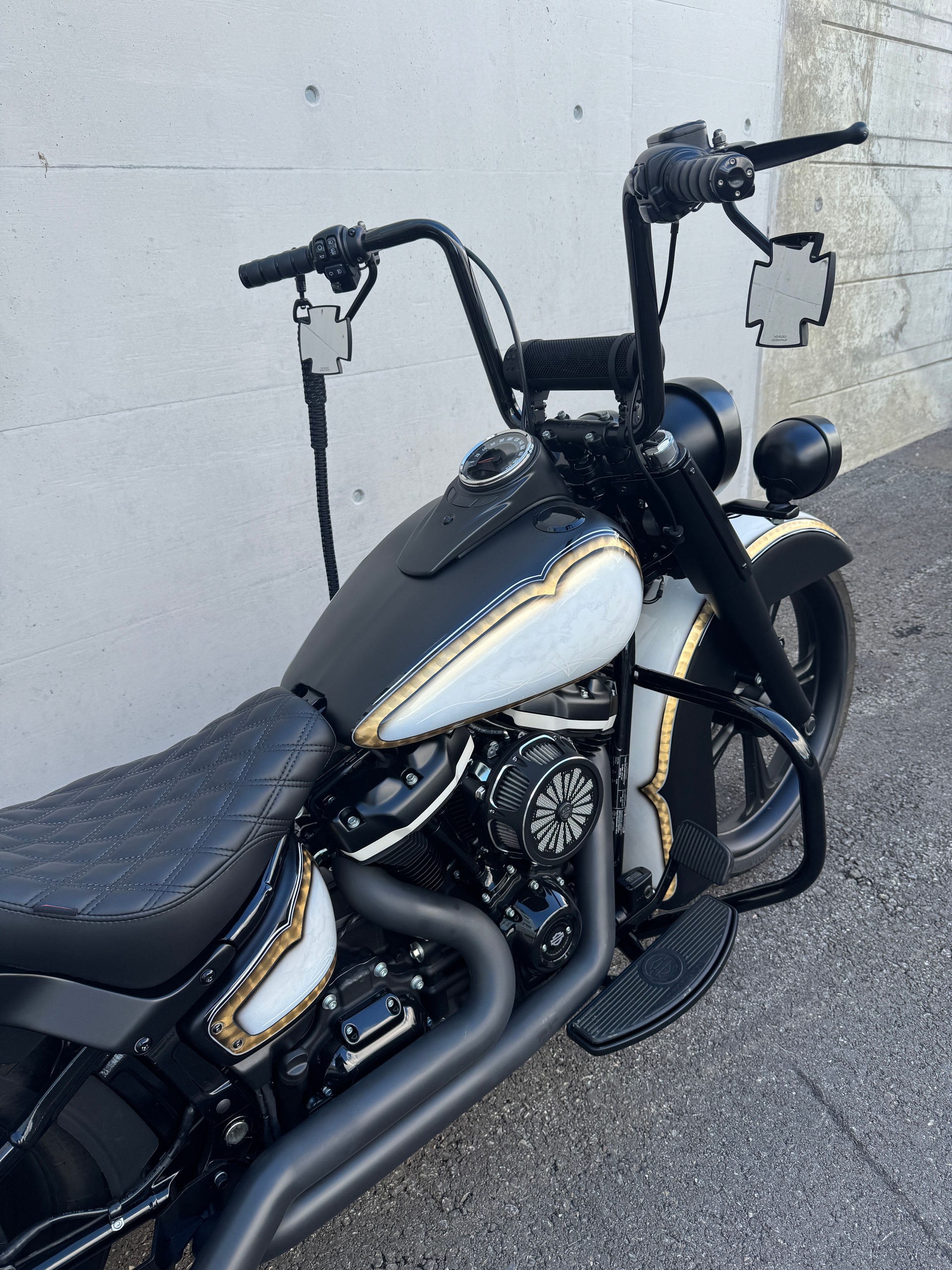 HARLEY-DAVIDSON FXST Softail 107 Chicano im Clubstyle-image-14