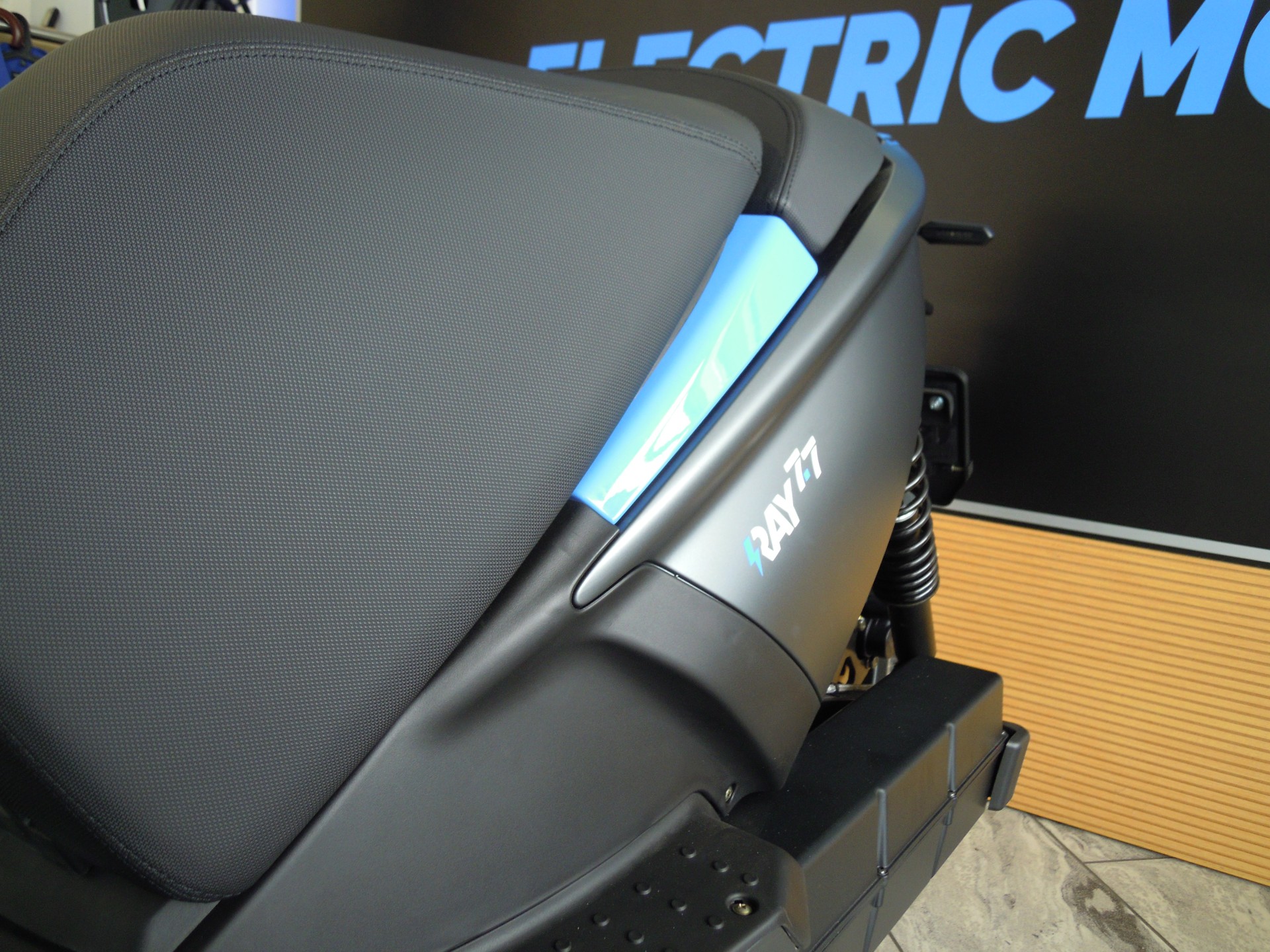RAY Ray 7.7 1.8 KW Charger-image-10