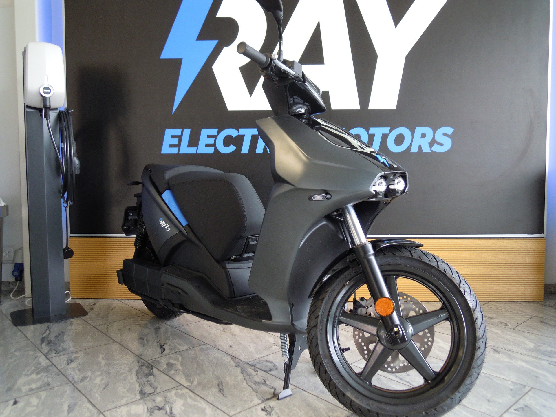 RAY Ray 7.7 1.8 KW Charger