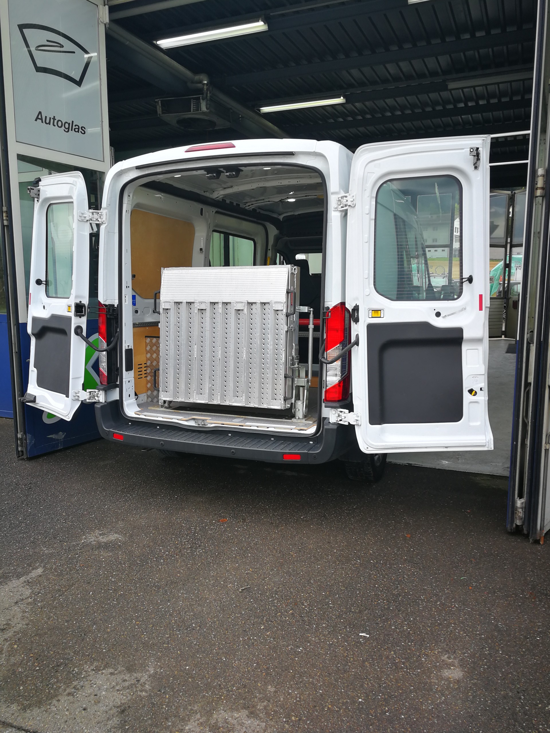 FORD 330 L2-image-4