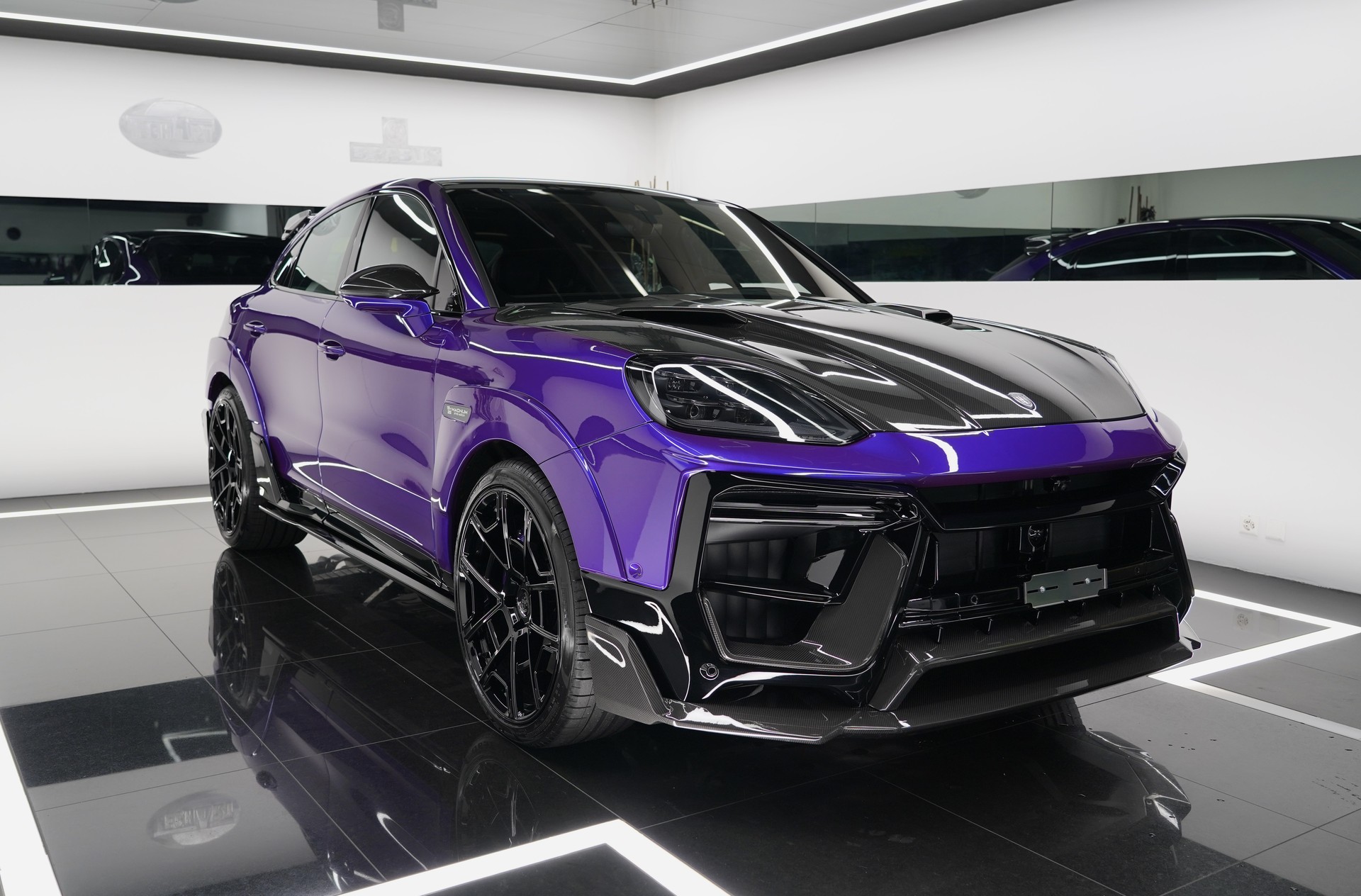 PORSCHE CayenneCoupé T E-Hybrid-showroom-element-1
