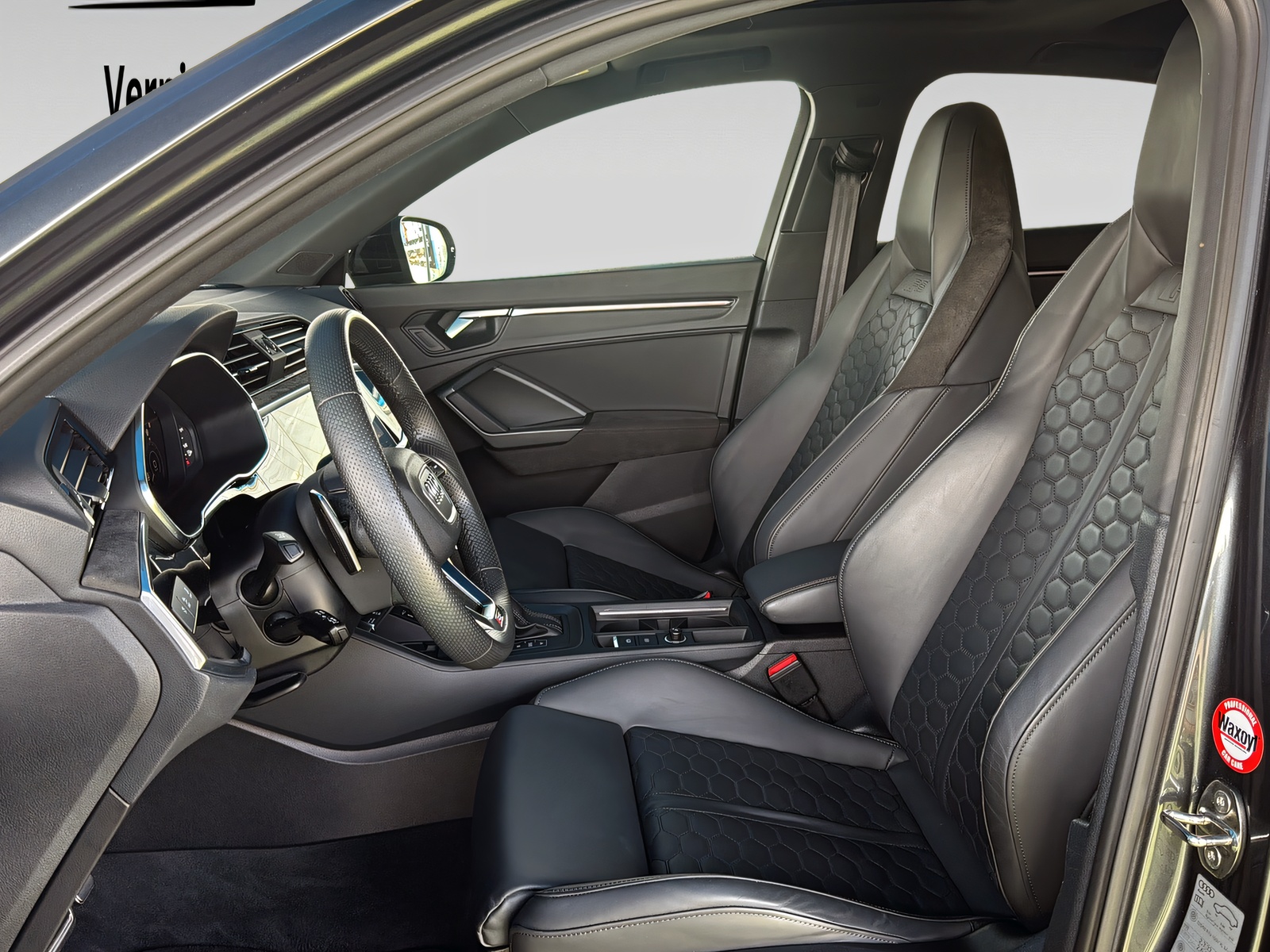 AUDI RS Q3 Sportback quattro S tronic-image-10