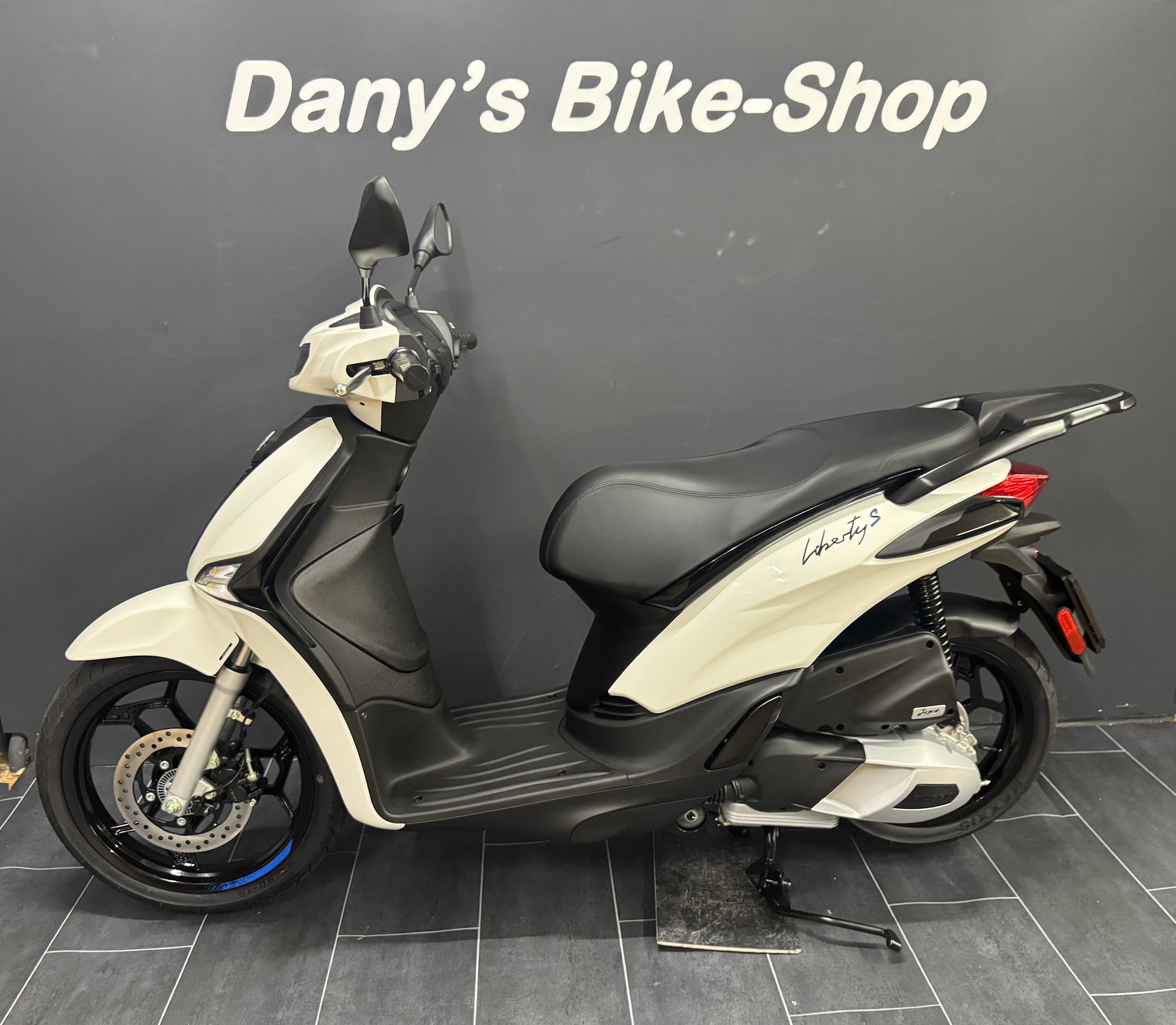 PIAGGIO Liberty 125 Sport E5+ (4 Jahre Garantie)-image-0