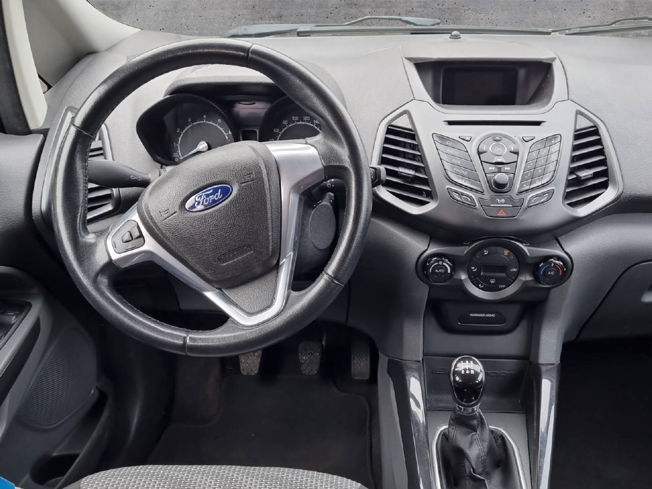 FORD EcoSport 1.5 Titanium-image-5