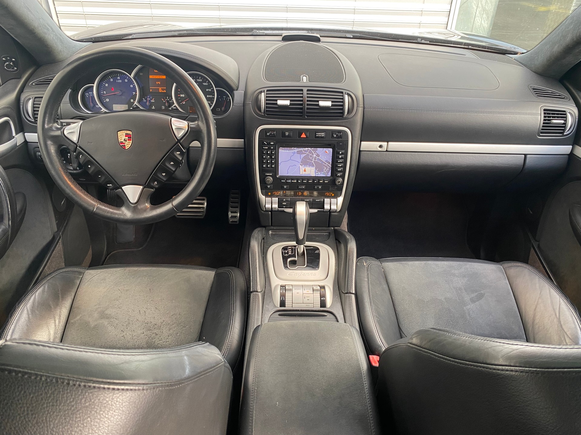 PORSCHE Cayenne GTS Tiptronic-image-8