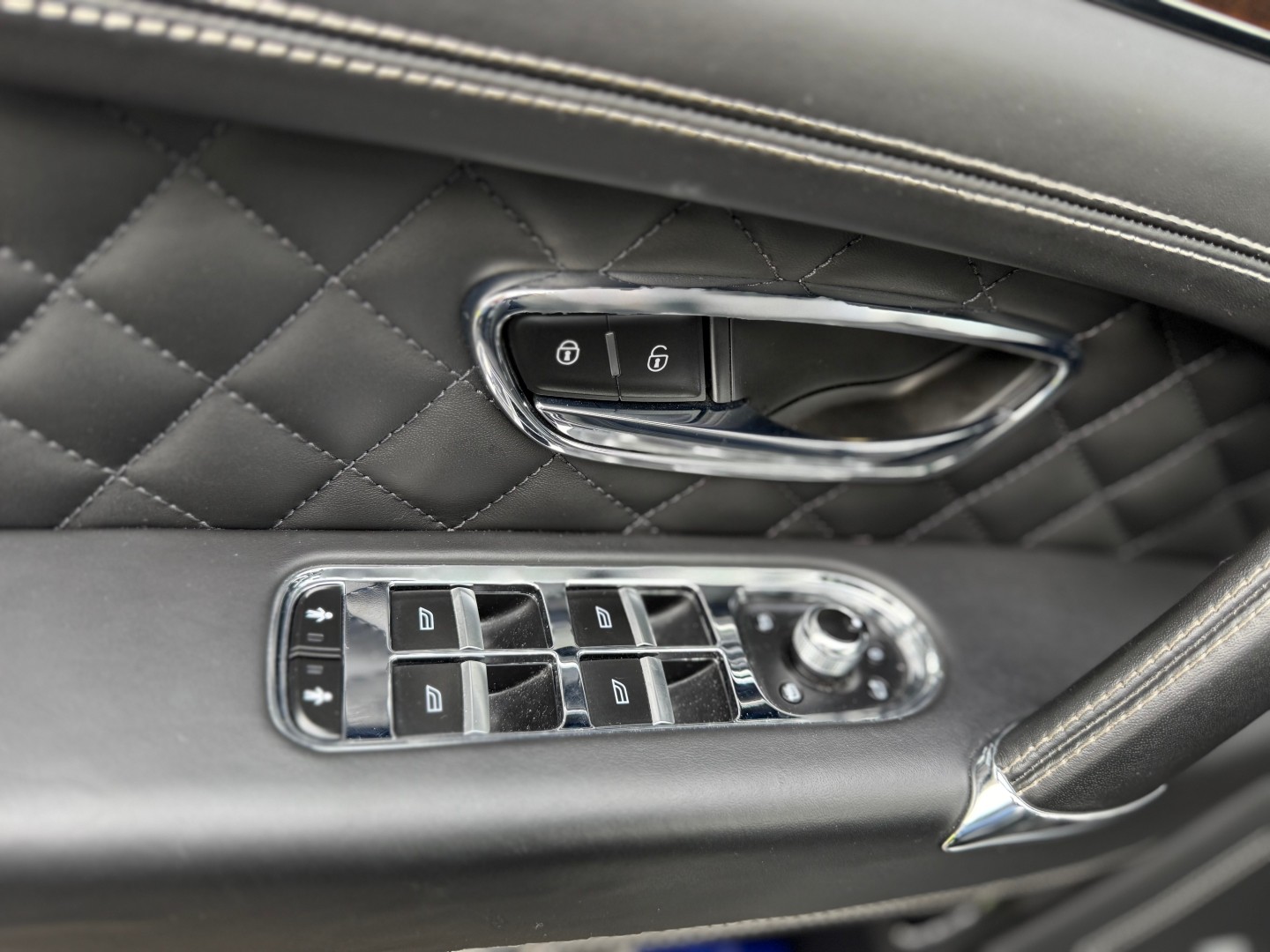 BENTLEY Bentayga W12-image-13