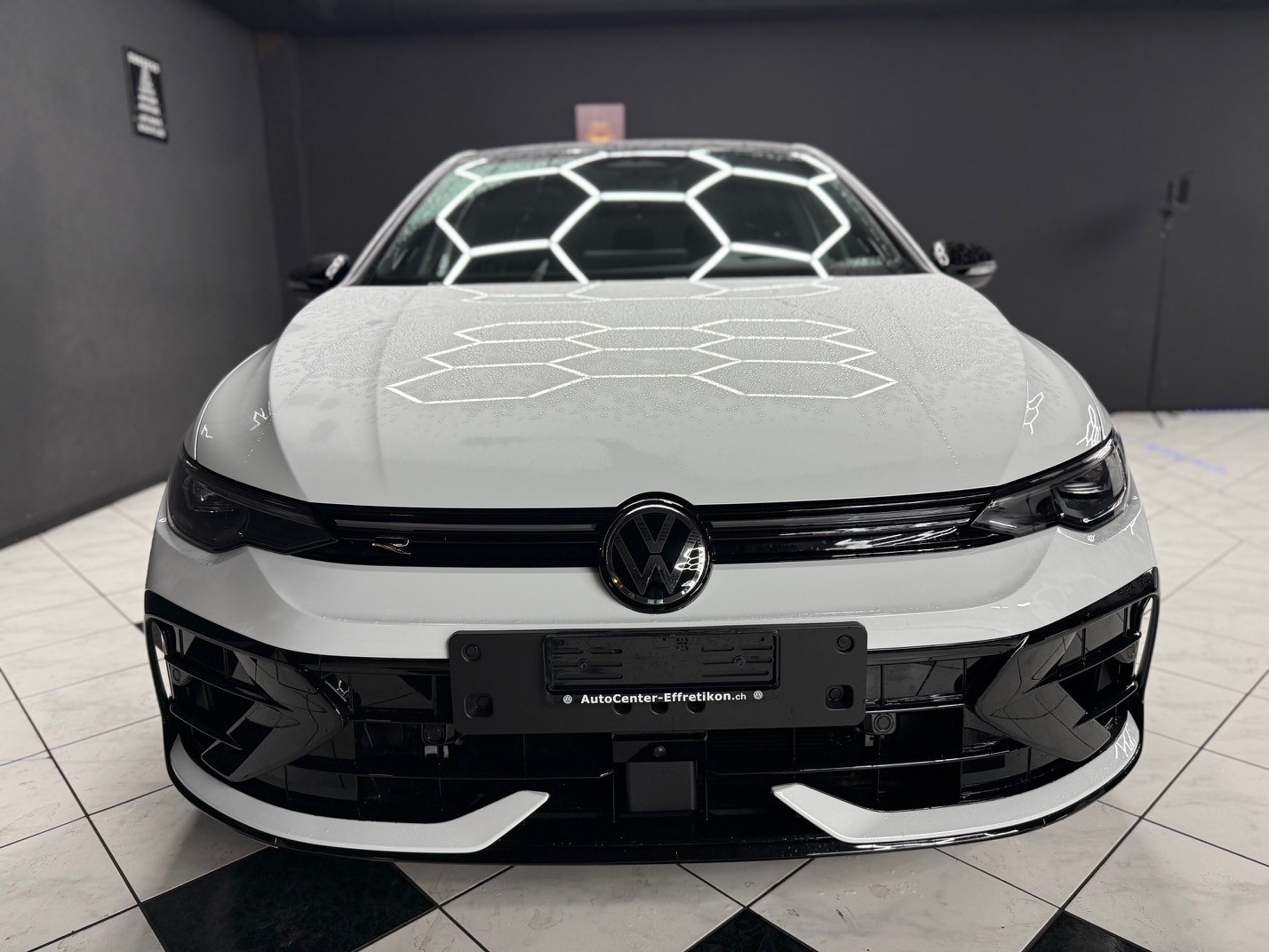 VW Golf 2.0TSI R 4M-showroom-element-2