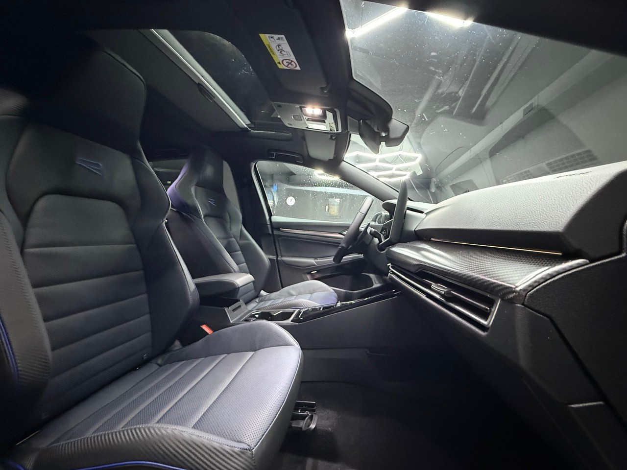 VW Golf 2.0TSI R 4M-image-10