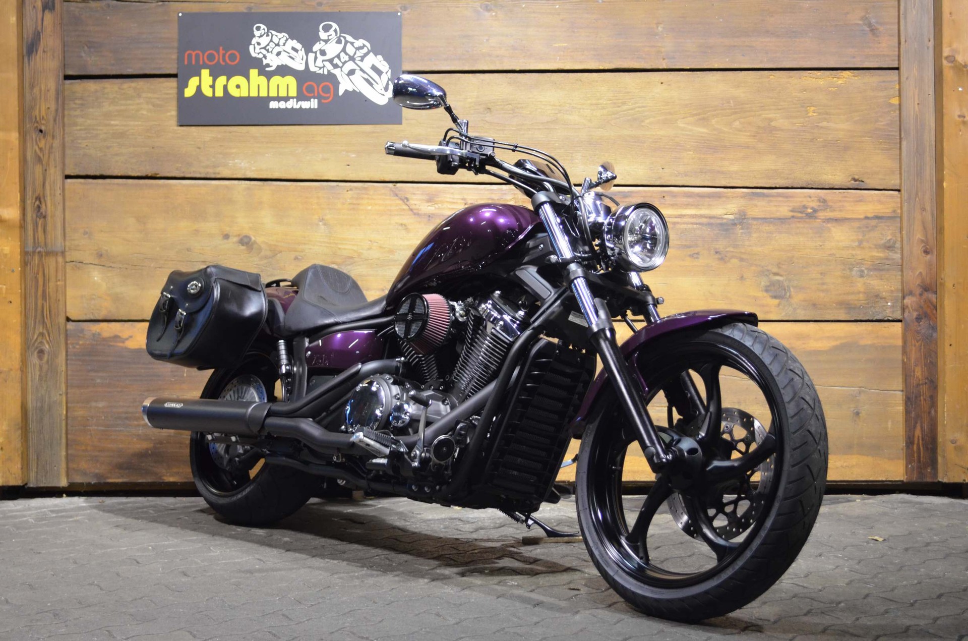 YAMAHA XVS 1300 CU Custom-image-0