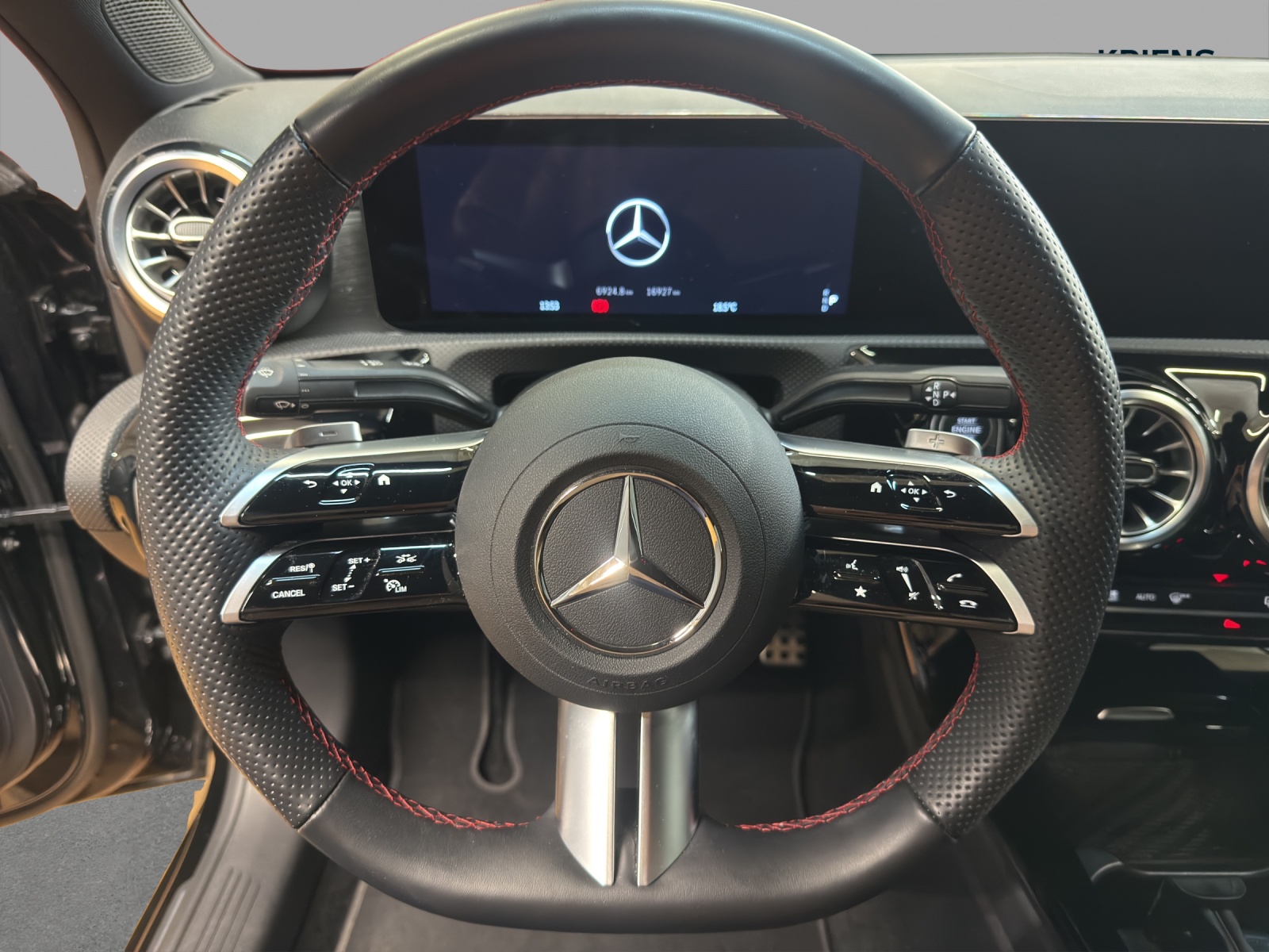 MERCEDES-BENZ A 200 - AMG / Rückfahrkamera / Smartphone Integration / Night-Paket-image-8