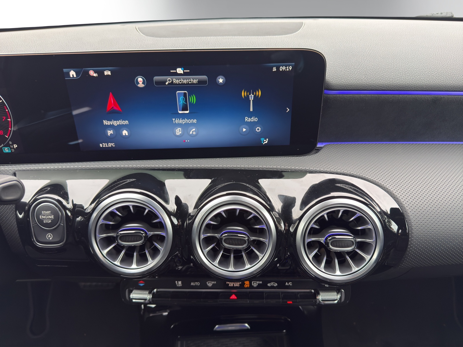MERCEDES-BENZ A 200 Night Star 7G-DCT-image-13