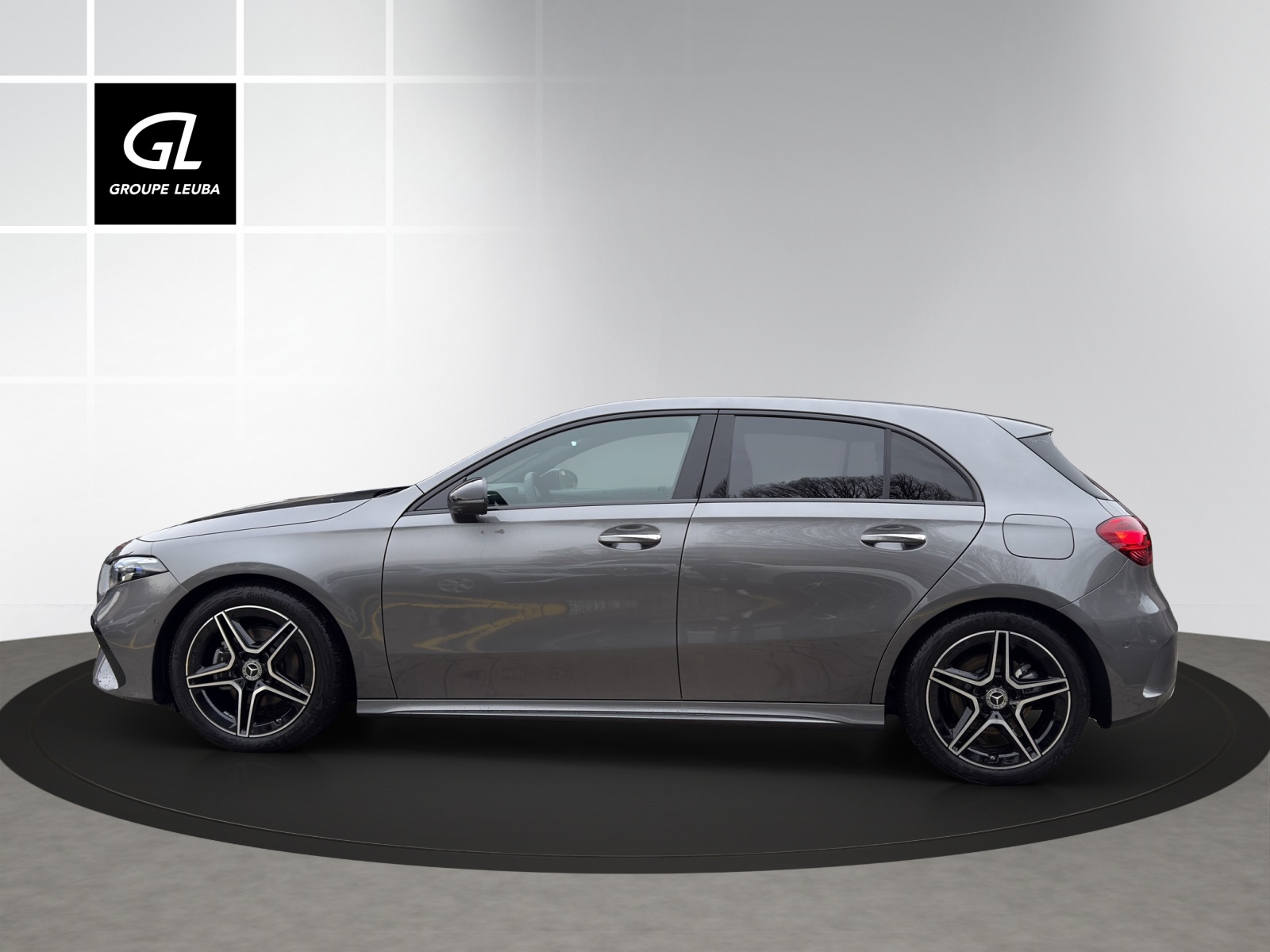 MERCEDES-BENZ A 200 Night Star 7G-DCT-showroom-element-2