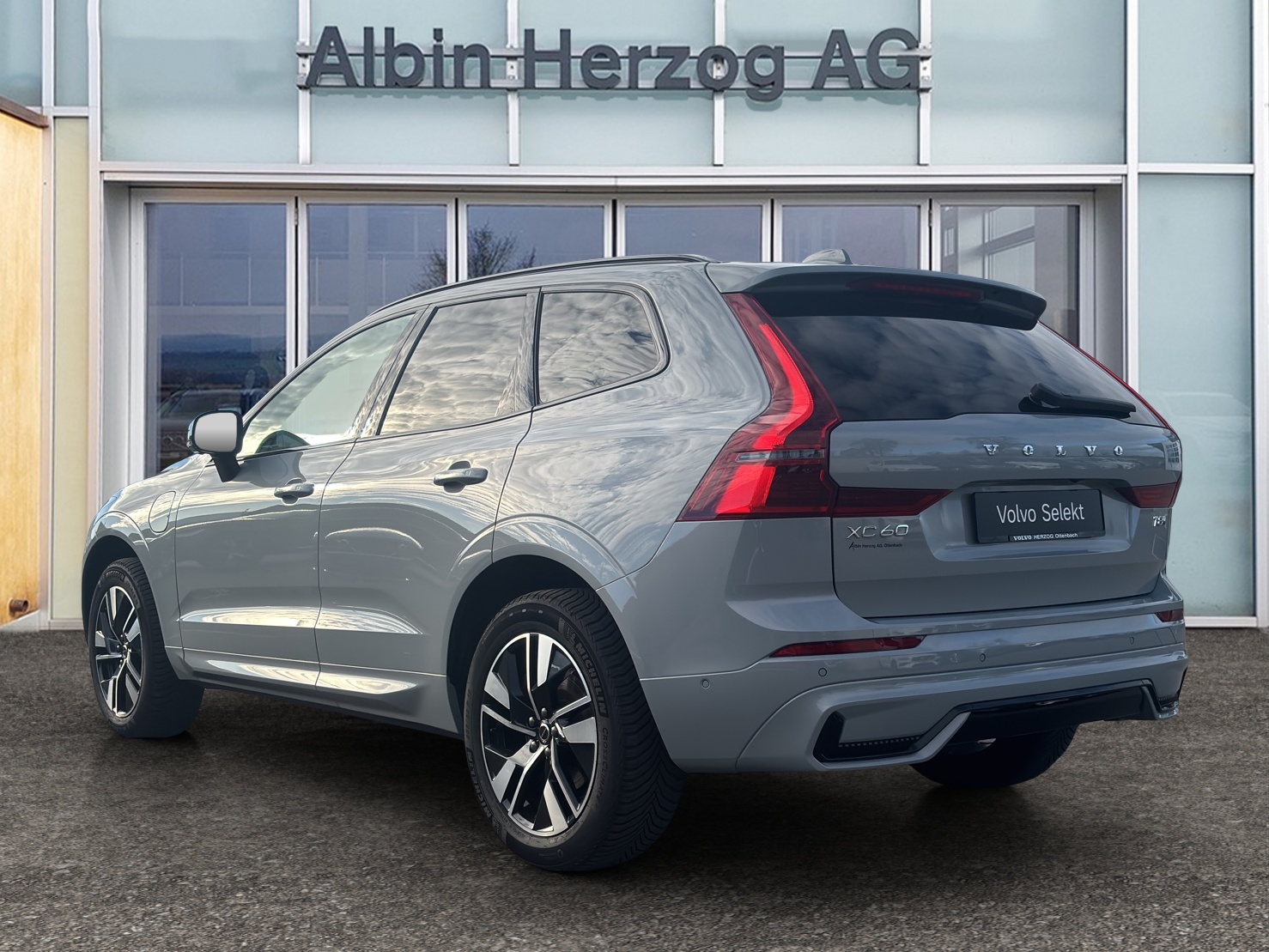VOLVO XC60 2.0 T8 TE Plus Dark eAWD-showroom-element-2