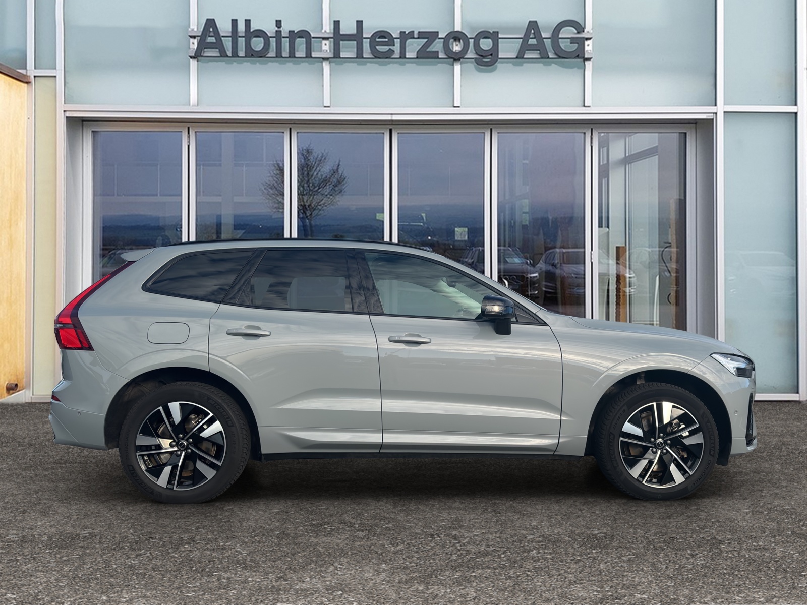VOLVO XC60 2.0 T8 TE Plus Dark eAWD-image-4