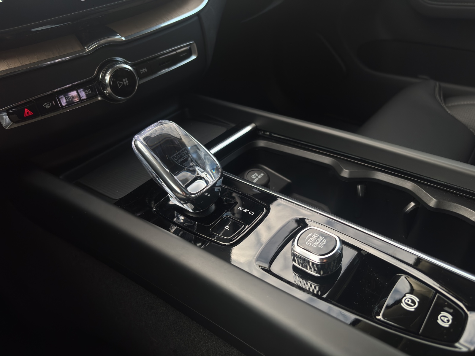 VOLVO XC60 2.0 T8 TE Plus Dark eAWD-image-13