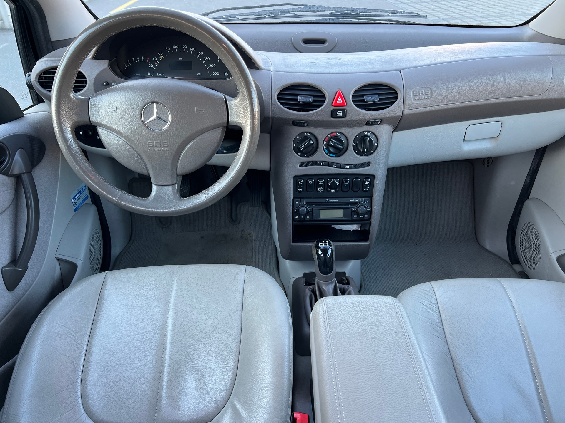 MERCEDES-BENZ A 190 Elégance-image-6