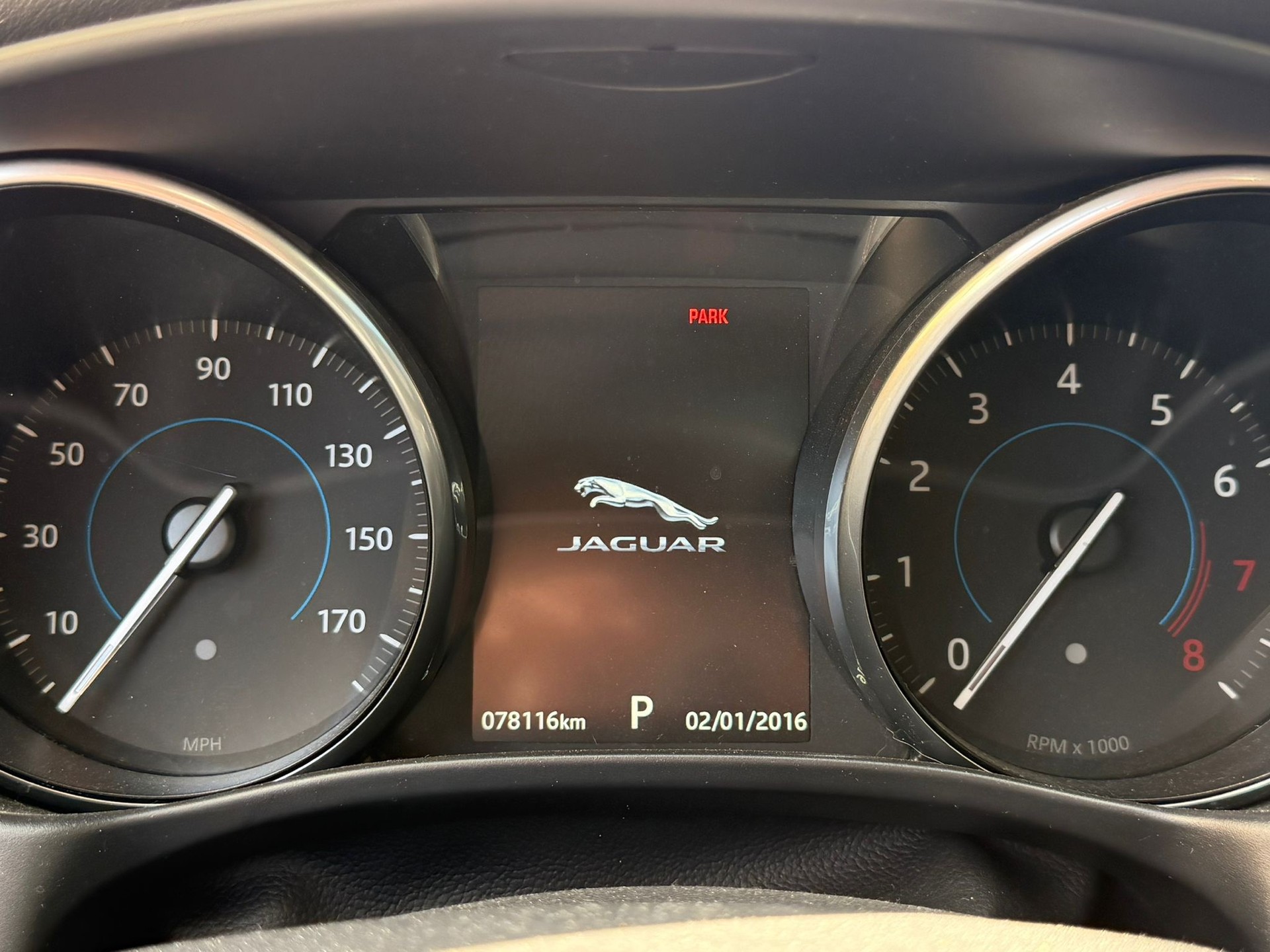 JAGUAR XE 20t 2.0 Prestige Automatic-image-8