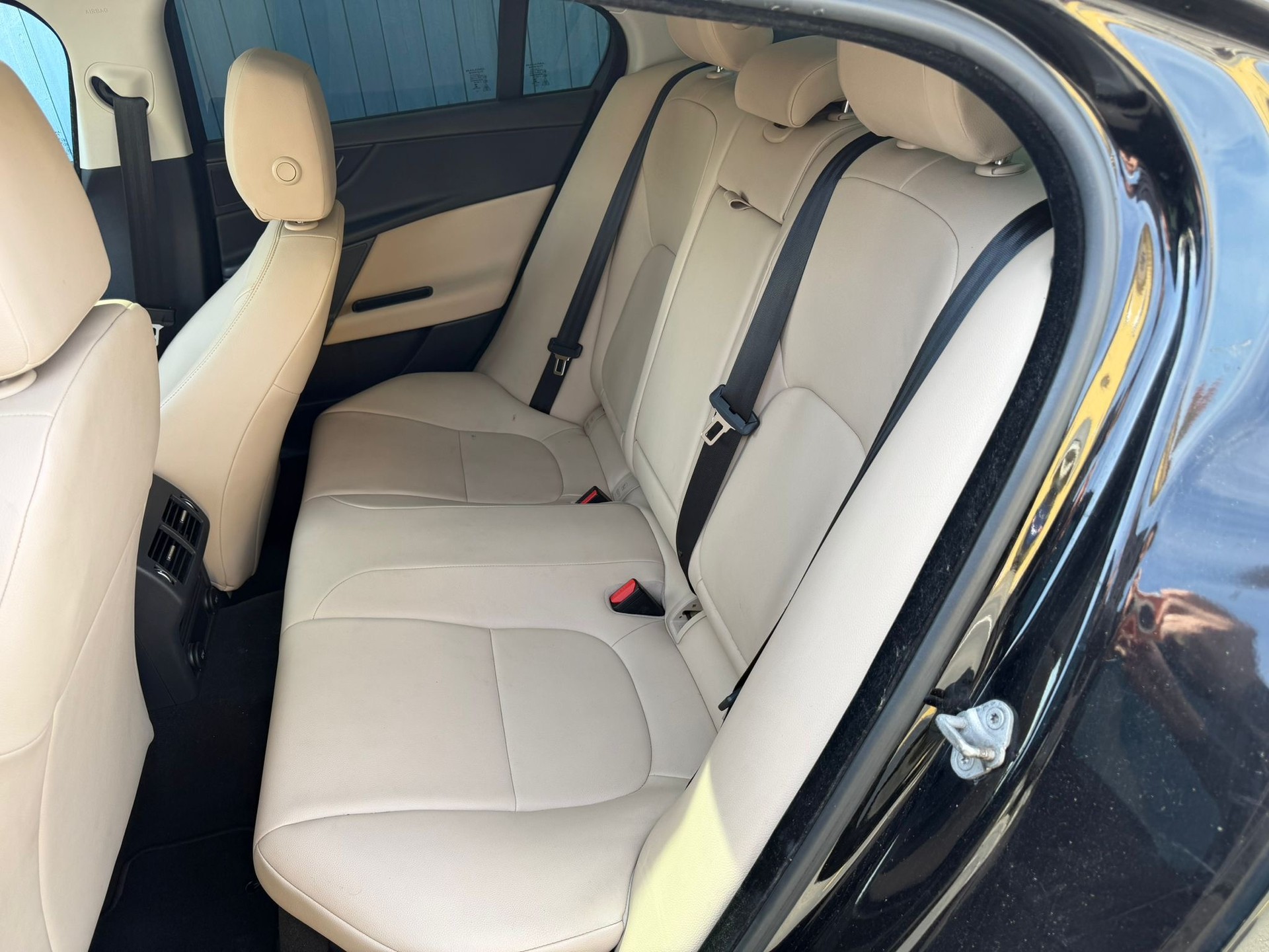JAGUAR XE 20t 2.0 Prestige Automatic-image-14