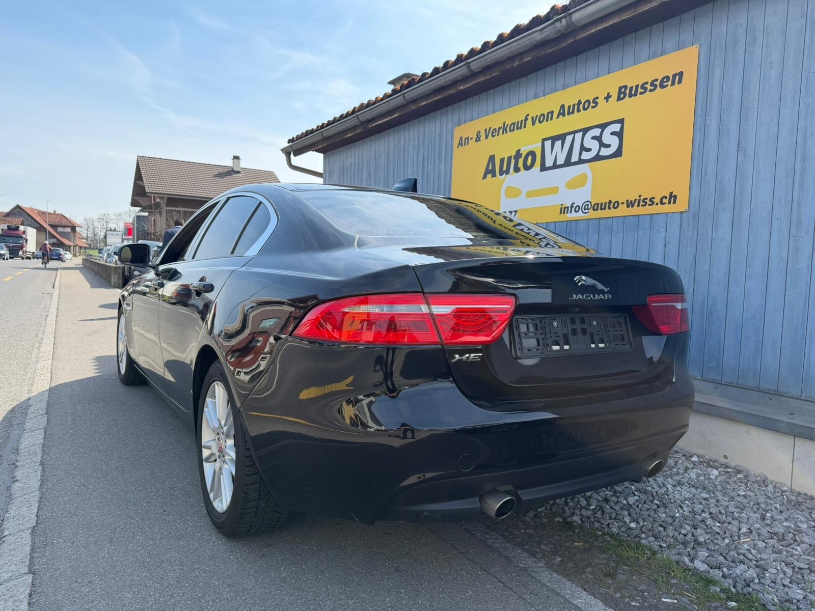 JAGUAR XE 20t 2.0 Prestige Automatic-image-5